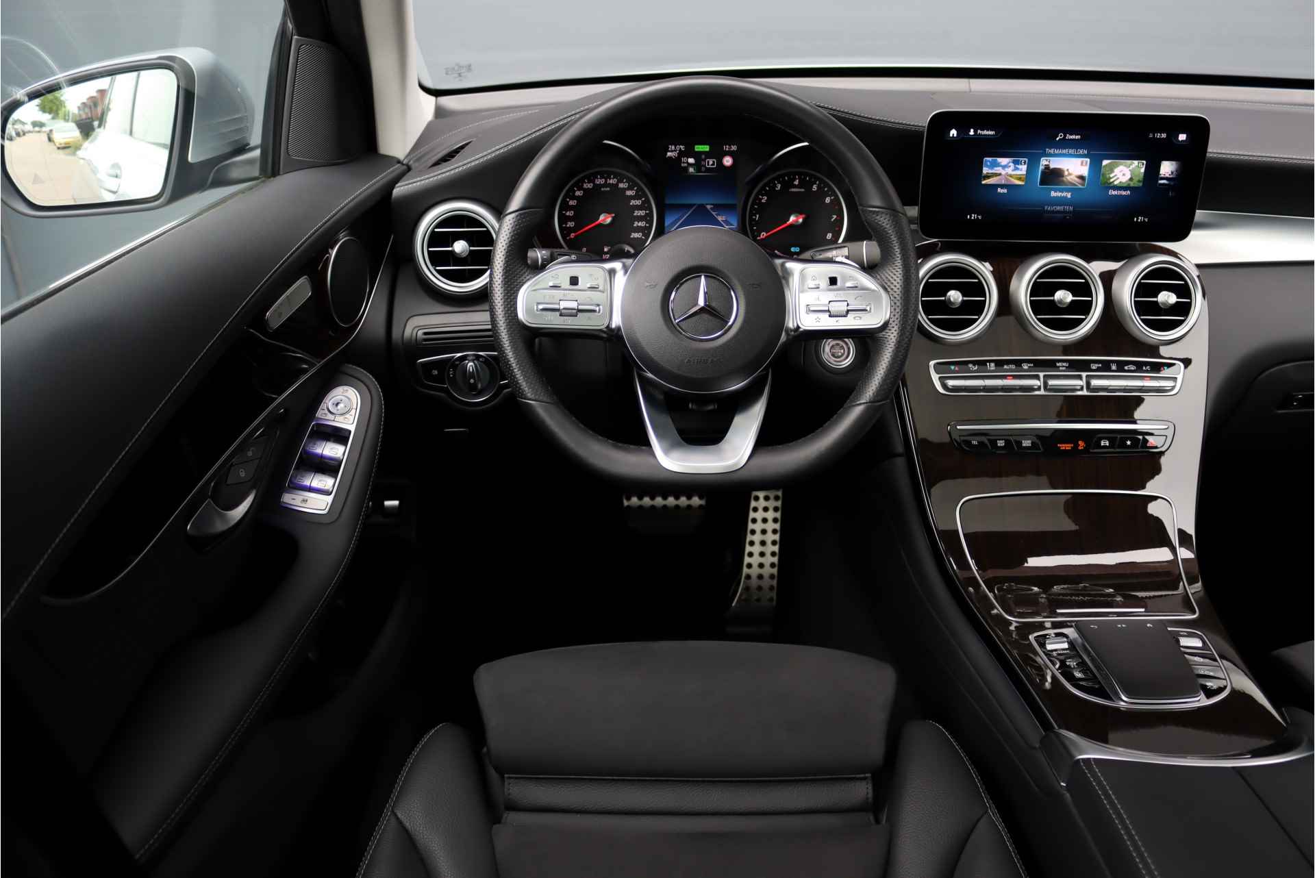 Mercedes-Benz GLC 300e 4-MATIC AMG Line Aut9, Hybride, Panoramadak, Camera, Elek. Trekhaak, Distronic+, Rijassistentiepakket+, Sfeerverlichting. Multibeam LED, Etc, - 27/40