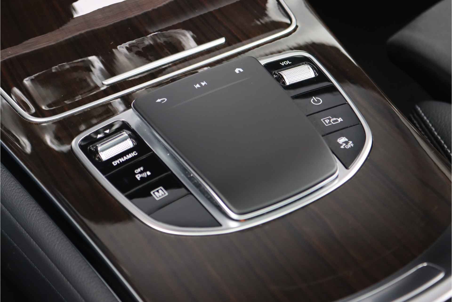 Mercedes-Benz GLC 300e 4-MATIC AMG Line Aut9, Hybride, Panoramadak, Camera, Elek. Trekhaak, Distronic+, Rijassistentiepakket+, Sfeerverlichting. Multibeam LED, Etc, - 31/40