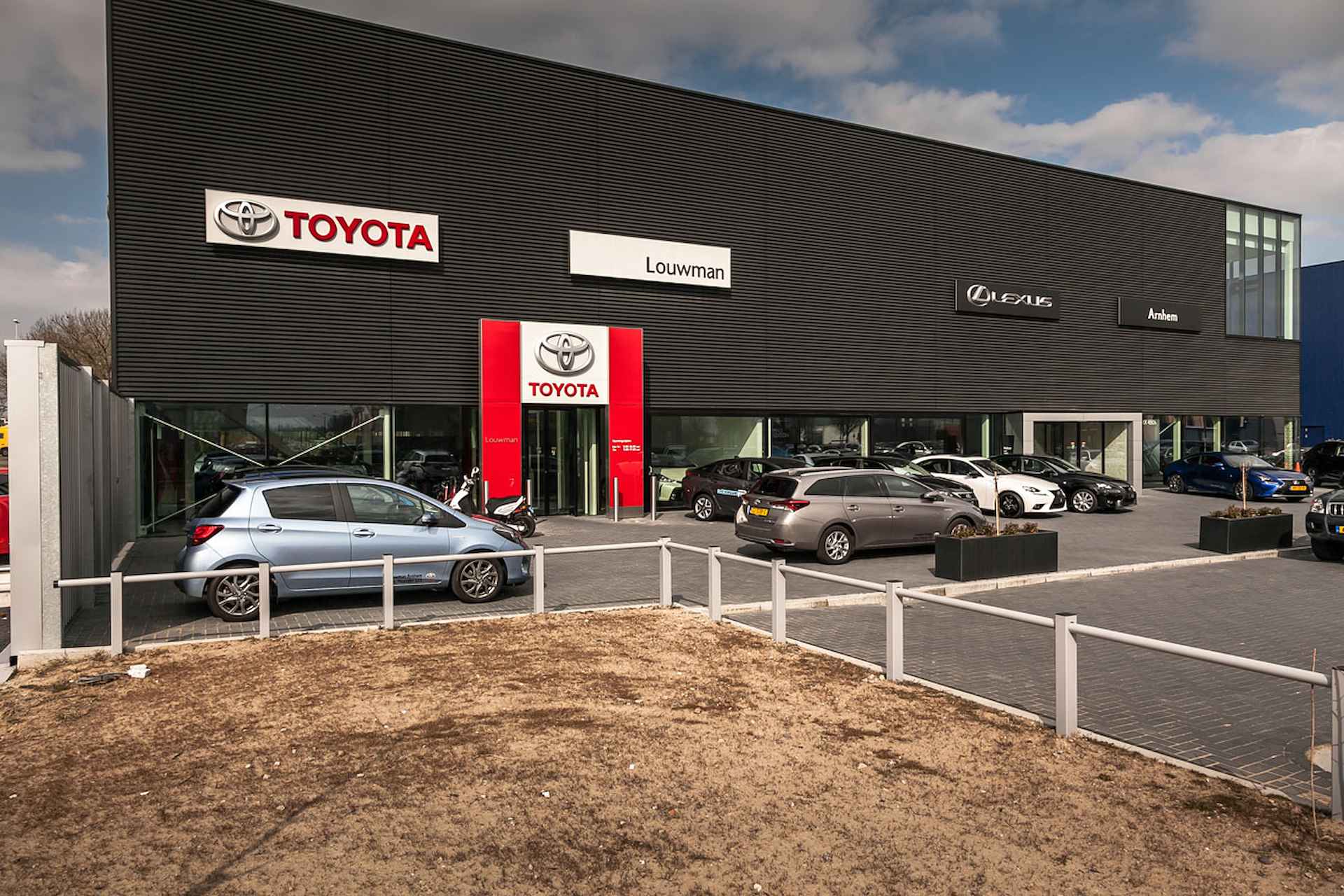 Toyota Corolla Touring Sports 1.8 Hybrid Dynamic | Cruise Control Adaptief | Climate Control | LM velgen | Stoelverwarming | Draadloze telefoonlader | polak | amst. zuid-oost - 43/43