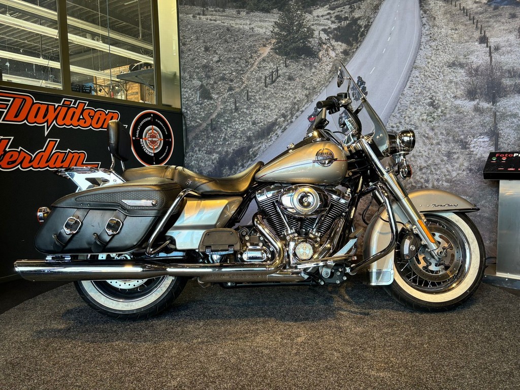 Harley-Davidson FLHRC Road King Classic