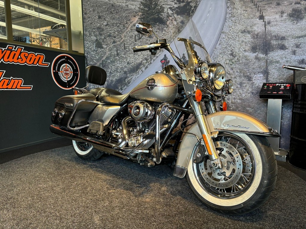 Harley-Davidson FLHRC Road King Classic