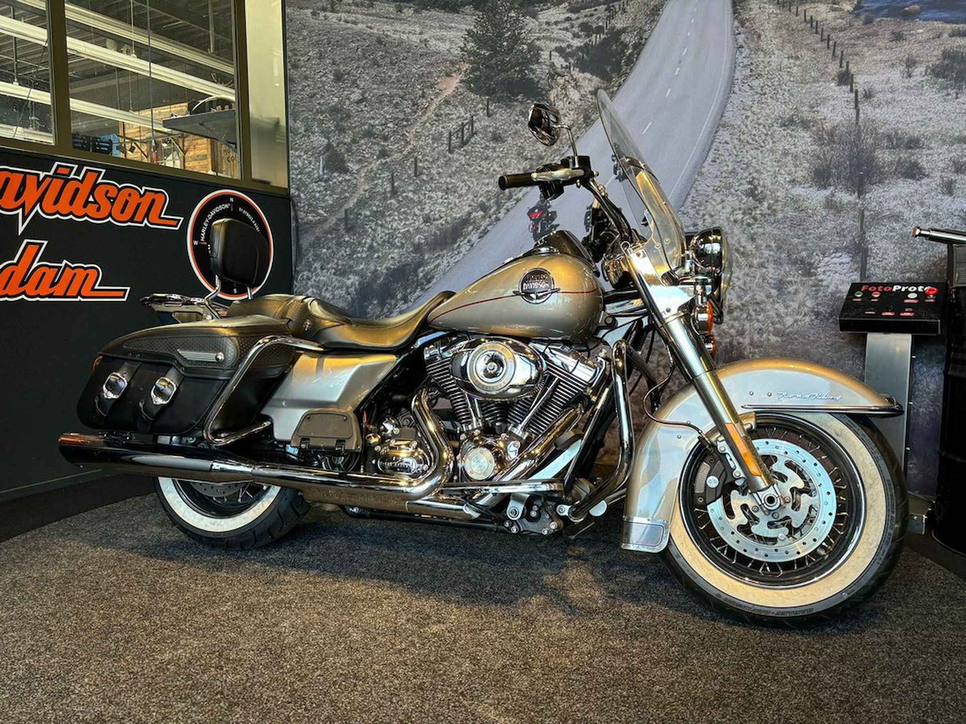 Harley-Davidson FLHRC Road King Classic - 7/9