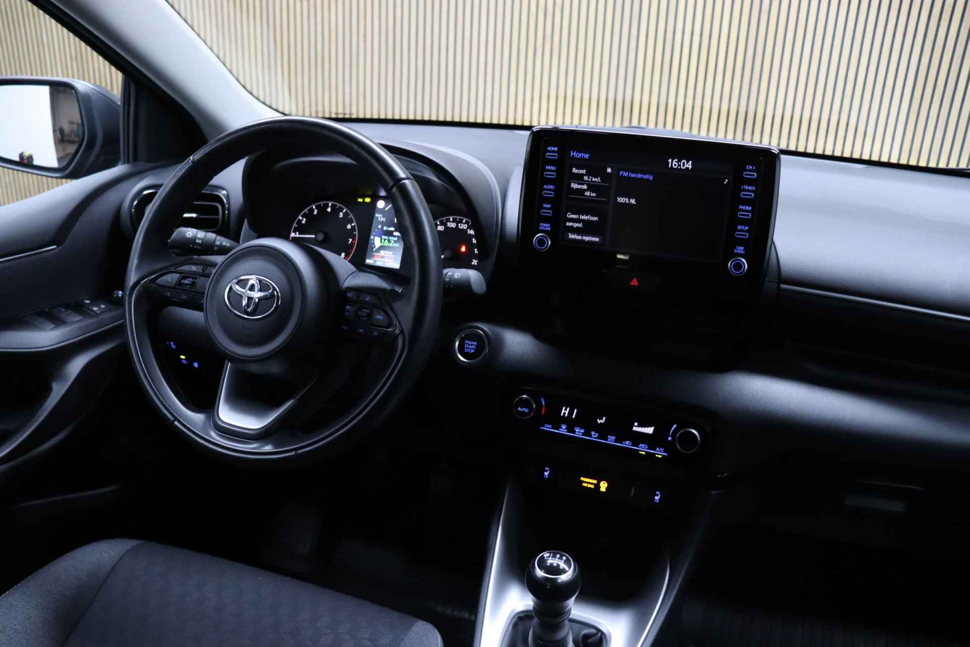 Toyota Yaris 1.5 VVT-i Dynamic | Clima | Maps Navigatie | Adaptive-cruise | Keyless | Camera | Apple Carplay & Android Auto - 35/40