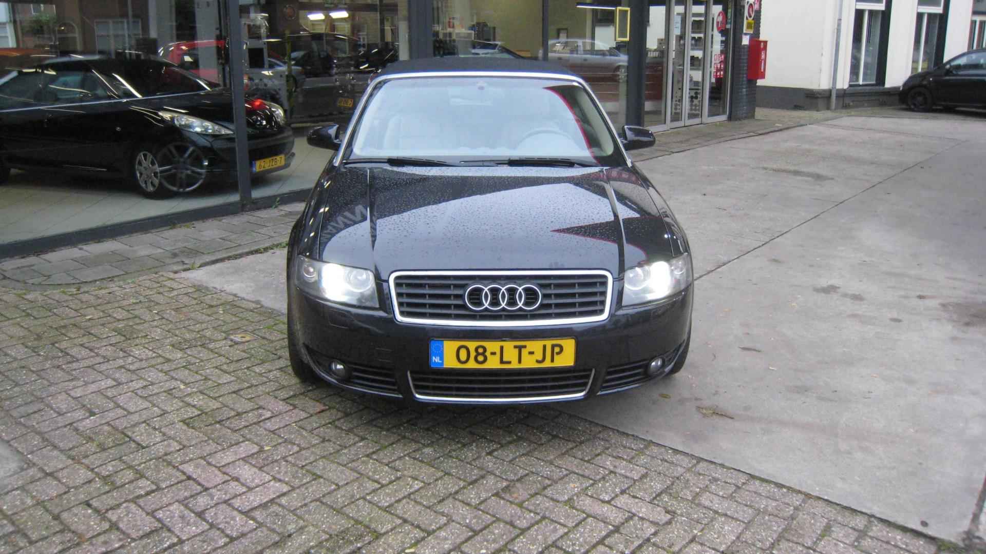 Audi A4 Cabriolet 2.4 V6 Exclusive - 2/17