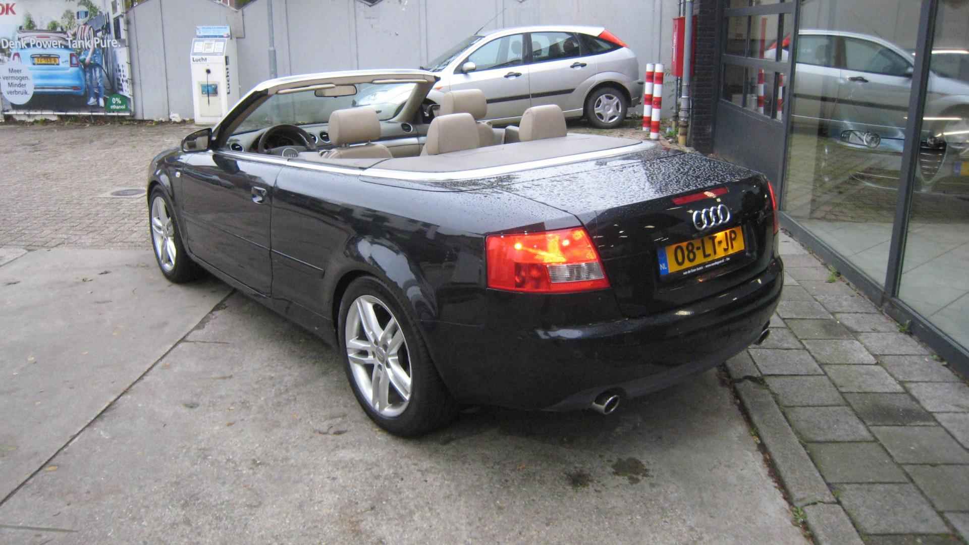 Audi A4 Cabriolet 2.4 V6 Exclusive - 6/17