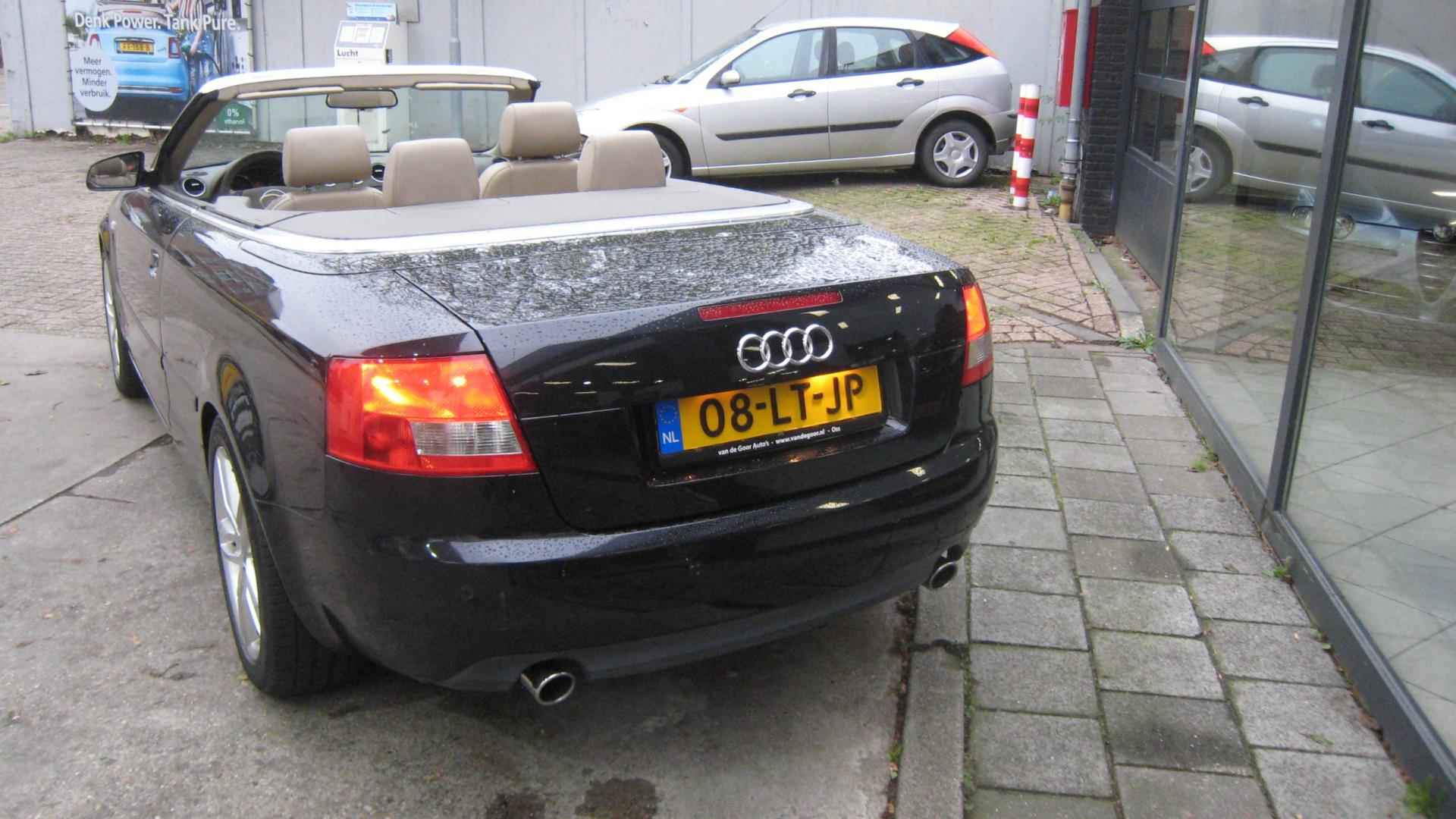 Audi A4 Cabriolet 2.4 V6 Exclusive - 10/17