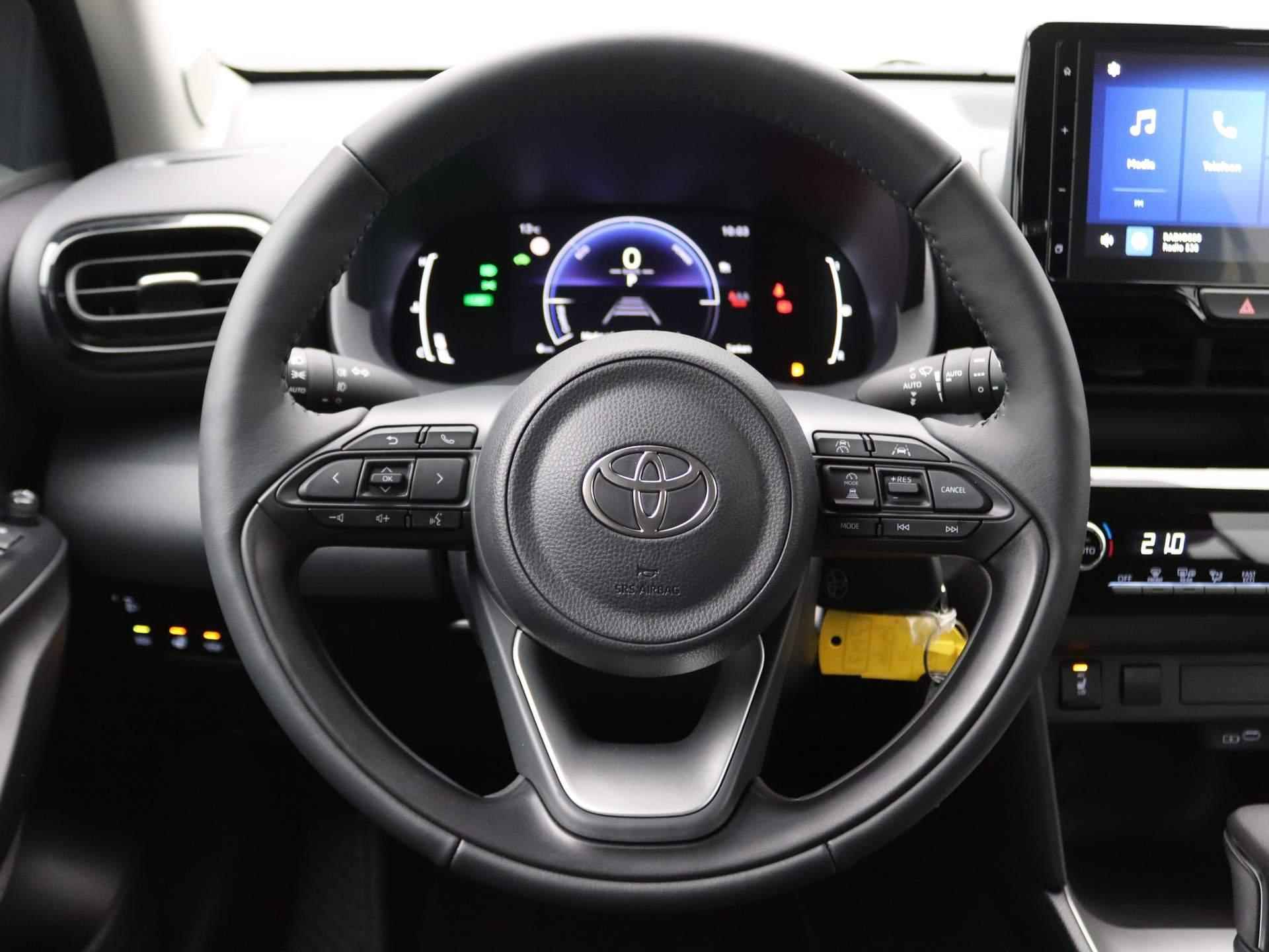 Toyota Yaris Cross 1.5 Hybrid Active 115PK Aut. Navi via Apple Carplay/Android Auto, Achteruitrijcamera, Adaptieve Cruise Controle, Stoel- & Stuurverwarming, Voorruitverwarming, 16" LM Velgen - 18/39