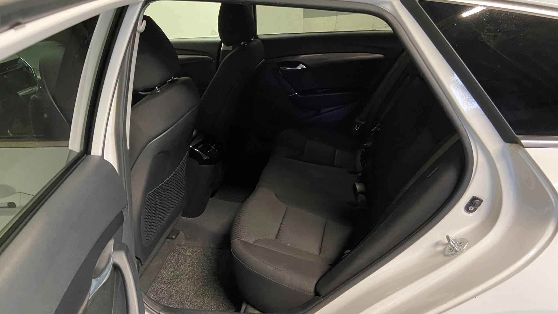 Hyundai I40 Wagon 1.6 GDI Blue Business Edition | Parkeersensoren V+A | Achteruitrijcamera | Keyless Entry | - 24/32