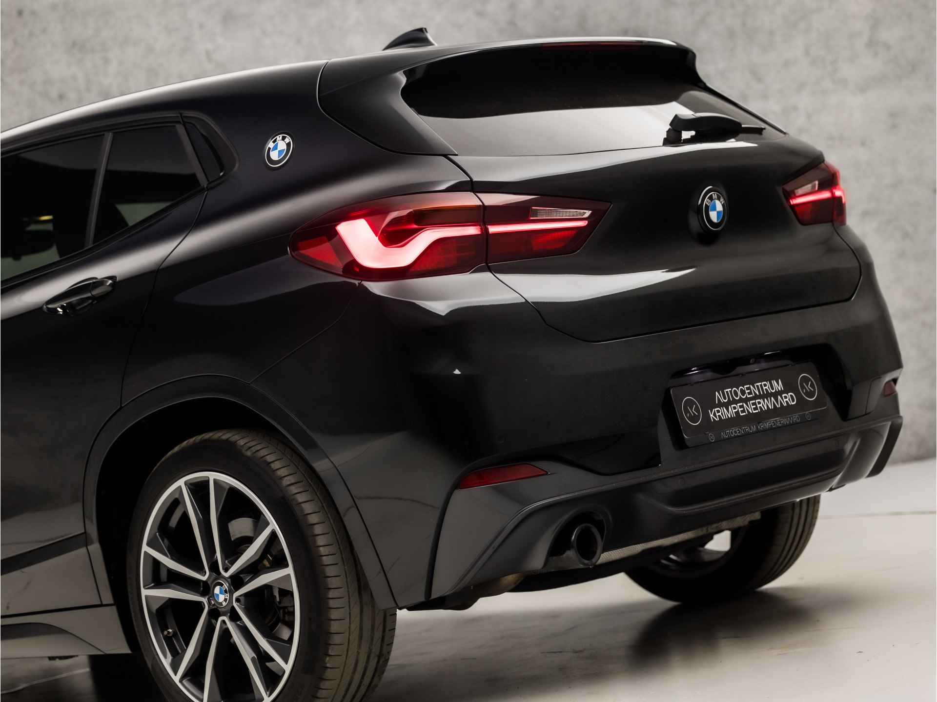 BMW X2 xDrive25e High Executive M Sport 221Pk Automaat (APPLE CARPLAY, M-PAKKET, GROOT NAVI, DEALER ONDERHOUDEN, STOELVERWARMING, LEDER, SPORTSTOELEN, SFEERVERLICHTING, GETINT GLAS, ZWART HEMEL, DAB+, NIEUWSTAAT) - 12/41