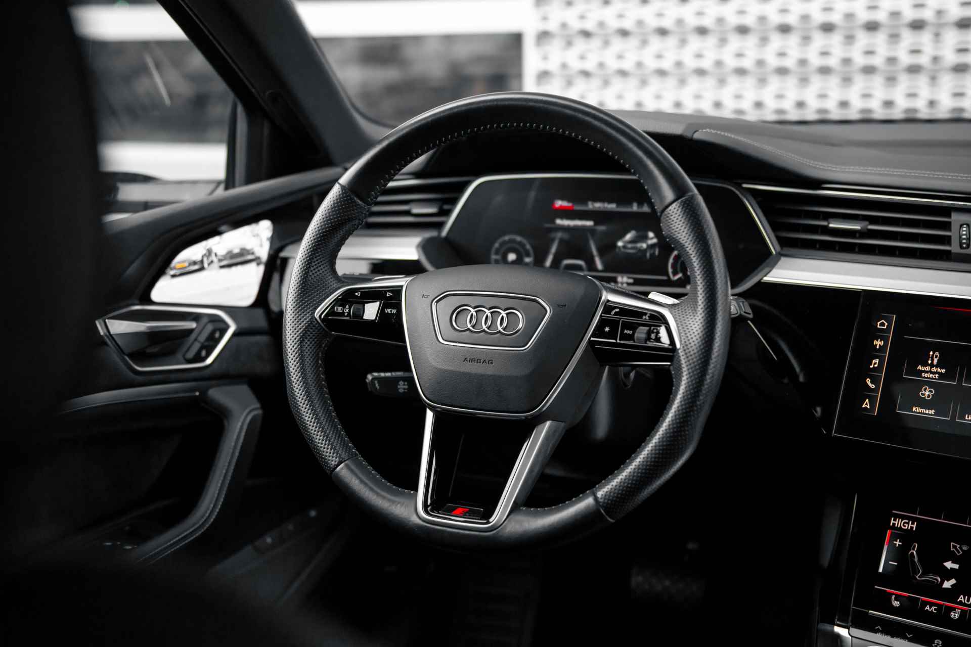 Audi e-tron 55 quattro advanced 95 kWh | S line | Panoramadak | B&O | 360 camera | Leder | 21" | Trekhaak - 11/54