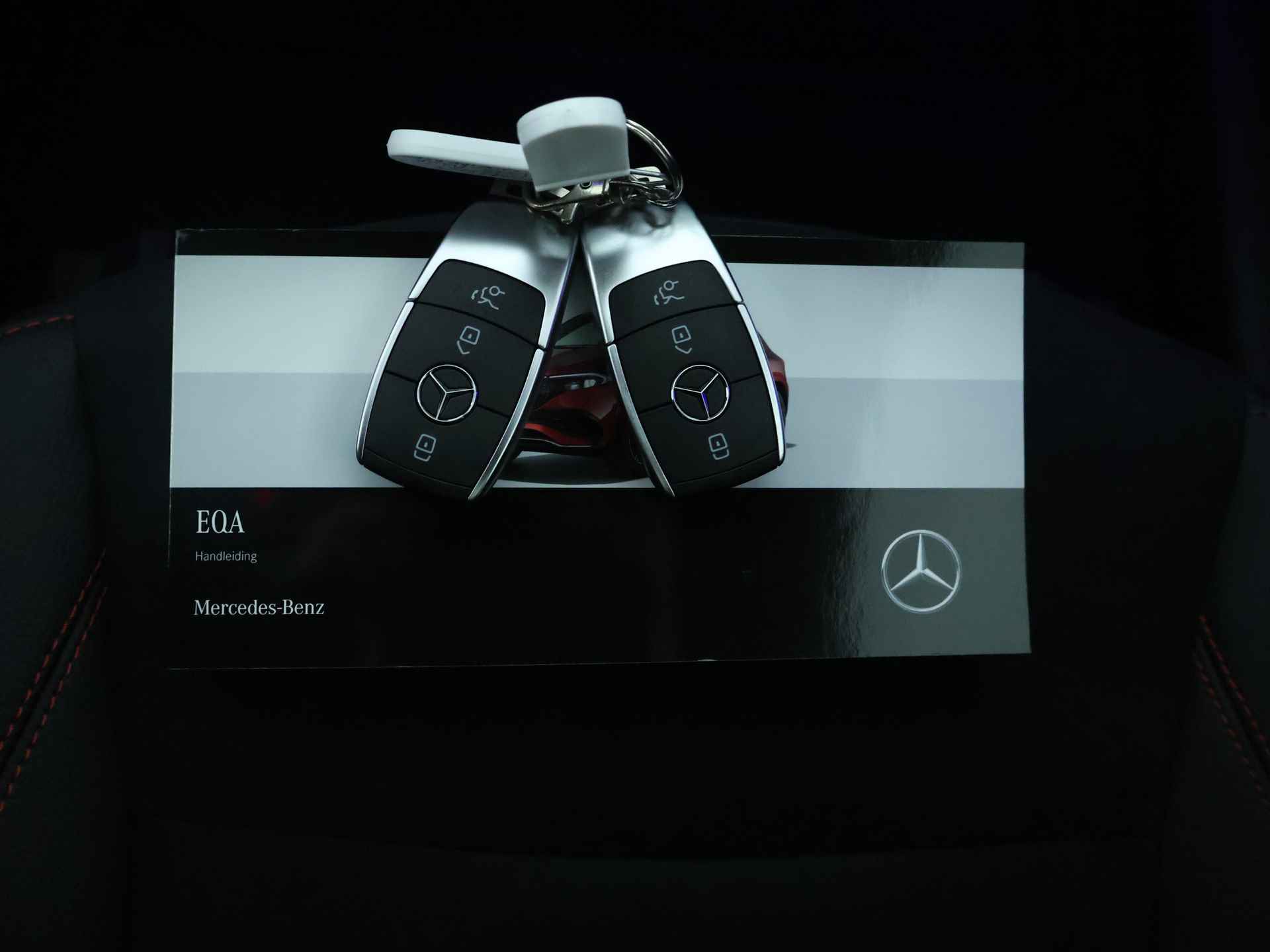 Mercedes-Benz EQA 250+ AMG Line LIMITED 71 kWh | Nightpakket | Parkeerpakket met achteruitrijcamera | KEYLESS-GO comfort pakket | Winter pakket | GUARD 360° Voertuigbescherming Plus | EASY PACK achterklep | - 18/38