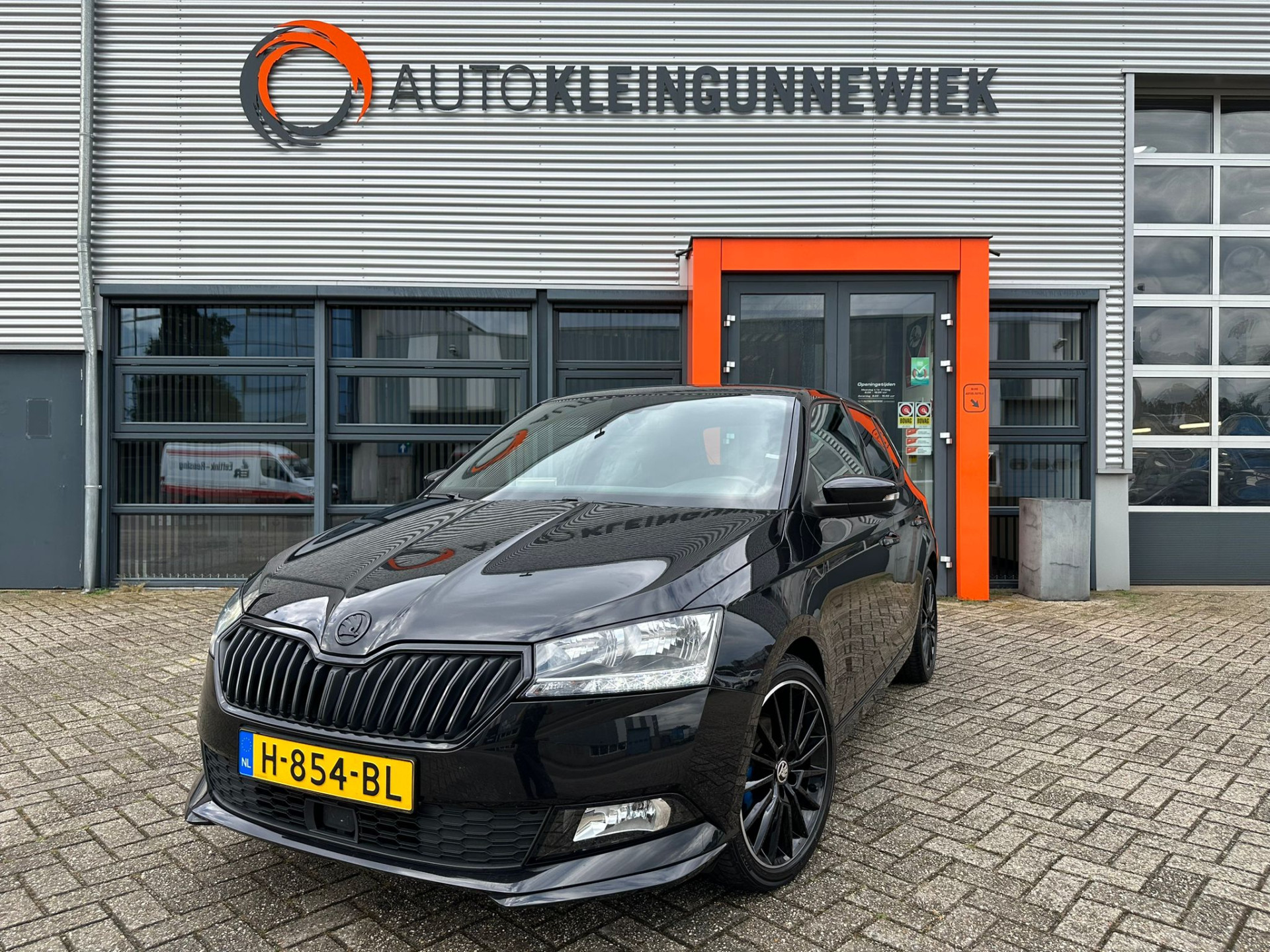 Škoda Fabia 1.0 TSI Monte Carlo NL-Auto / Apple/Android Carplay / 17 inch / Luxe bekleding / Parkeersensoren