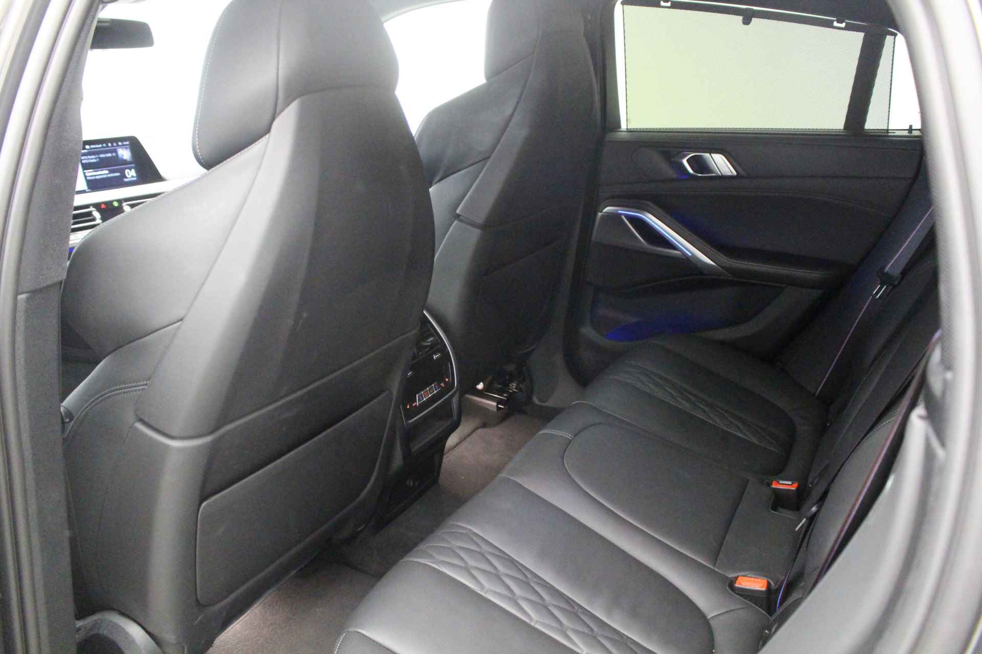 BMW X6 xDrive40i M-Sport | 22" | Stoelventilatie | Standkachel | Panorama | CoPilot | M-Stoelen en Uitlaat - 21/35