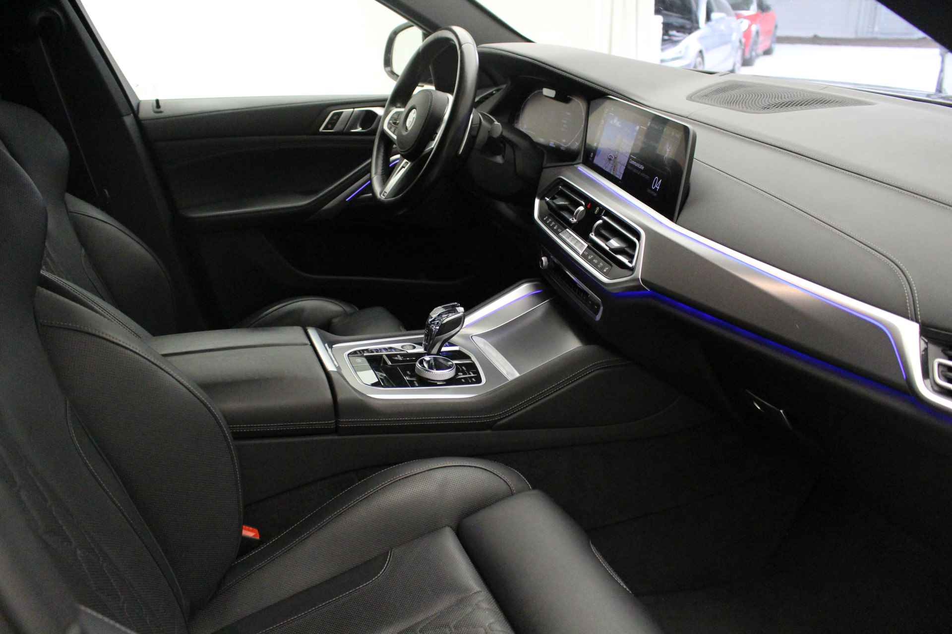 BMW X6 xDrive40i M-Sport | 22" | Stoelventilatie | Standkachel | Panorama | CoPilot | M-Stoelen en Uitlaat - 22/35