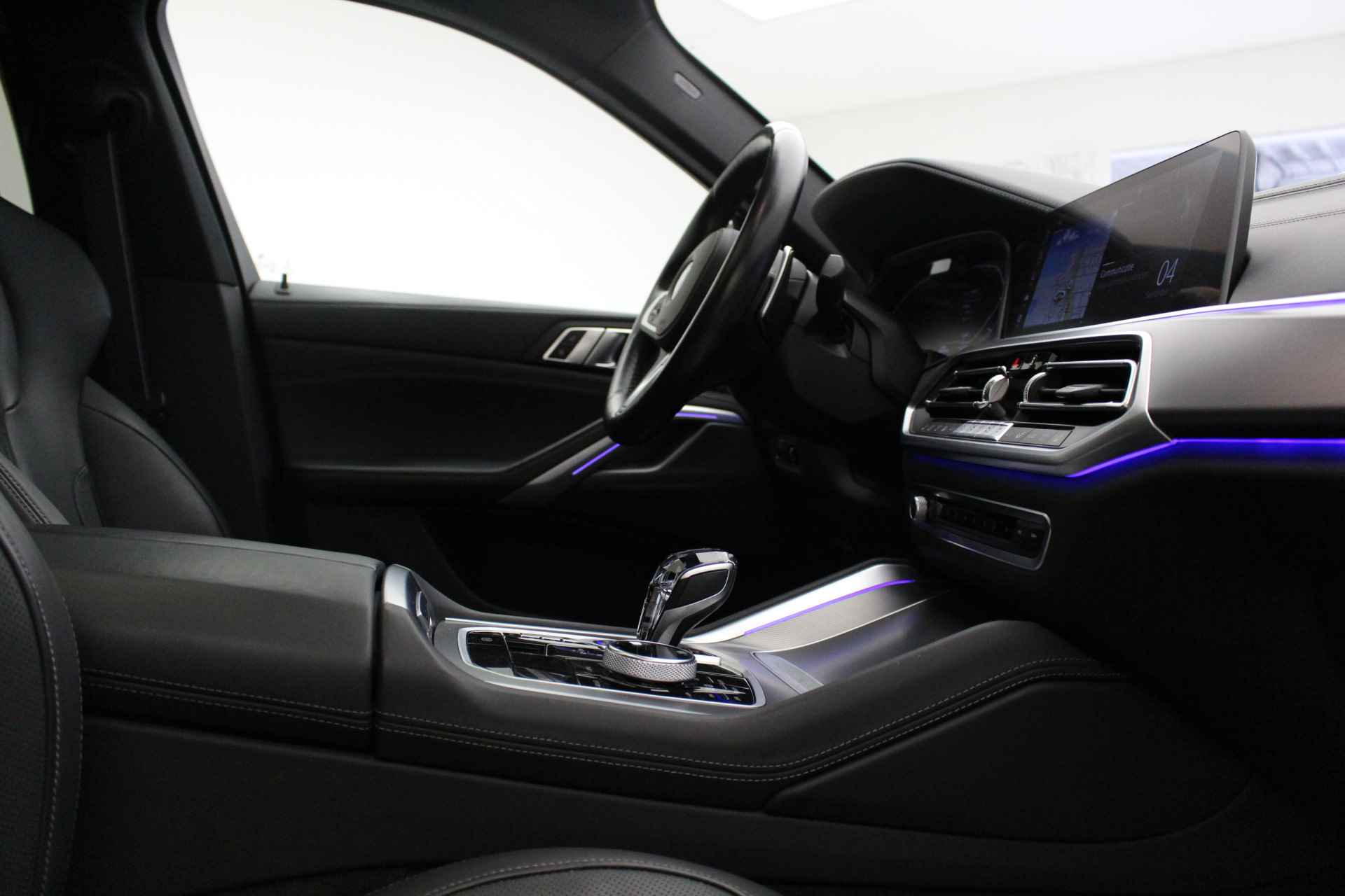 BMW X6 xDrive40i M-Sport | 22" | Stoelventilatie | Standkachel | Panorama | CoPilot | M-Stoelen en Uitlaat - 28/35