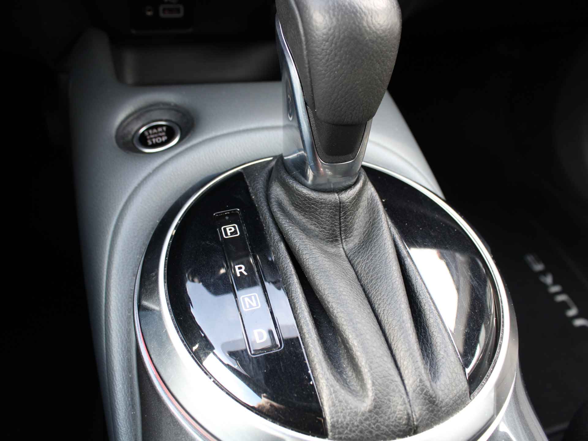 Nissan Juke 1.0 DIG-T 117PK N-Connecta DCT Automaat Navigatie, Voorruit-Stoelverwarming, All-Season banden, Lichtmetalen velgen, Trekhaak - 17/50