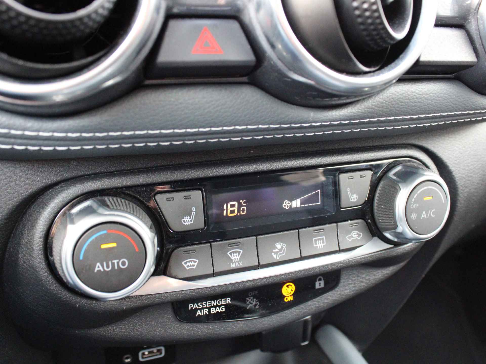 Nissan Juke 1.0 DIG-T 117PK N-Connecta DCT Automaat Navigatie, Voorruit-Stoelverwarming, All-Season banden, Lichtmetalen velgen, Trekhaak - 24/50