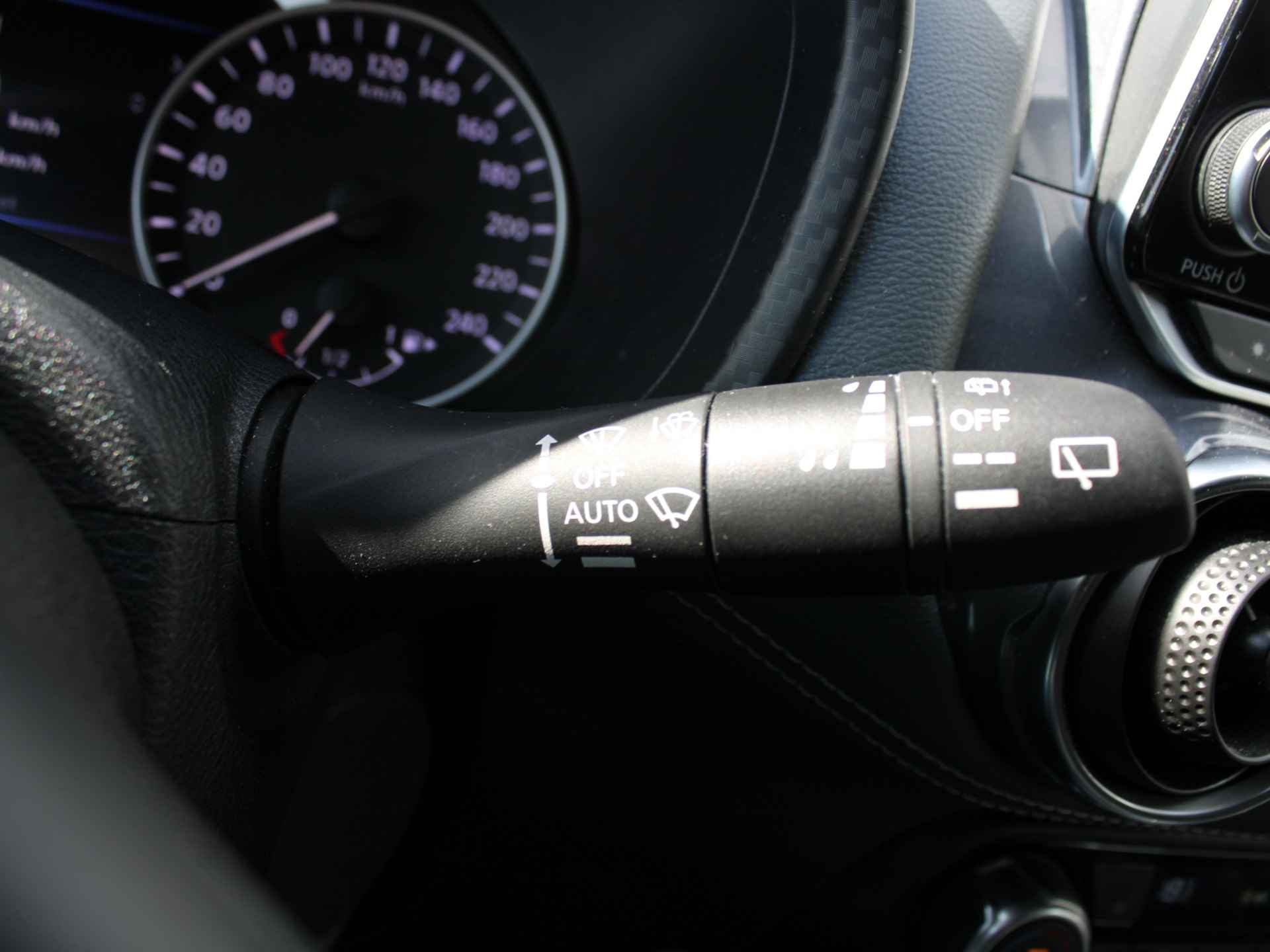 Nissan Juke 1.0 DIG-T 117PK N-Connecta DCT Automaat Navigatie, Voorruit-Stoelverwarming, All-Season banden, Lichtmetalen velgen, Trekhaak - 31/50