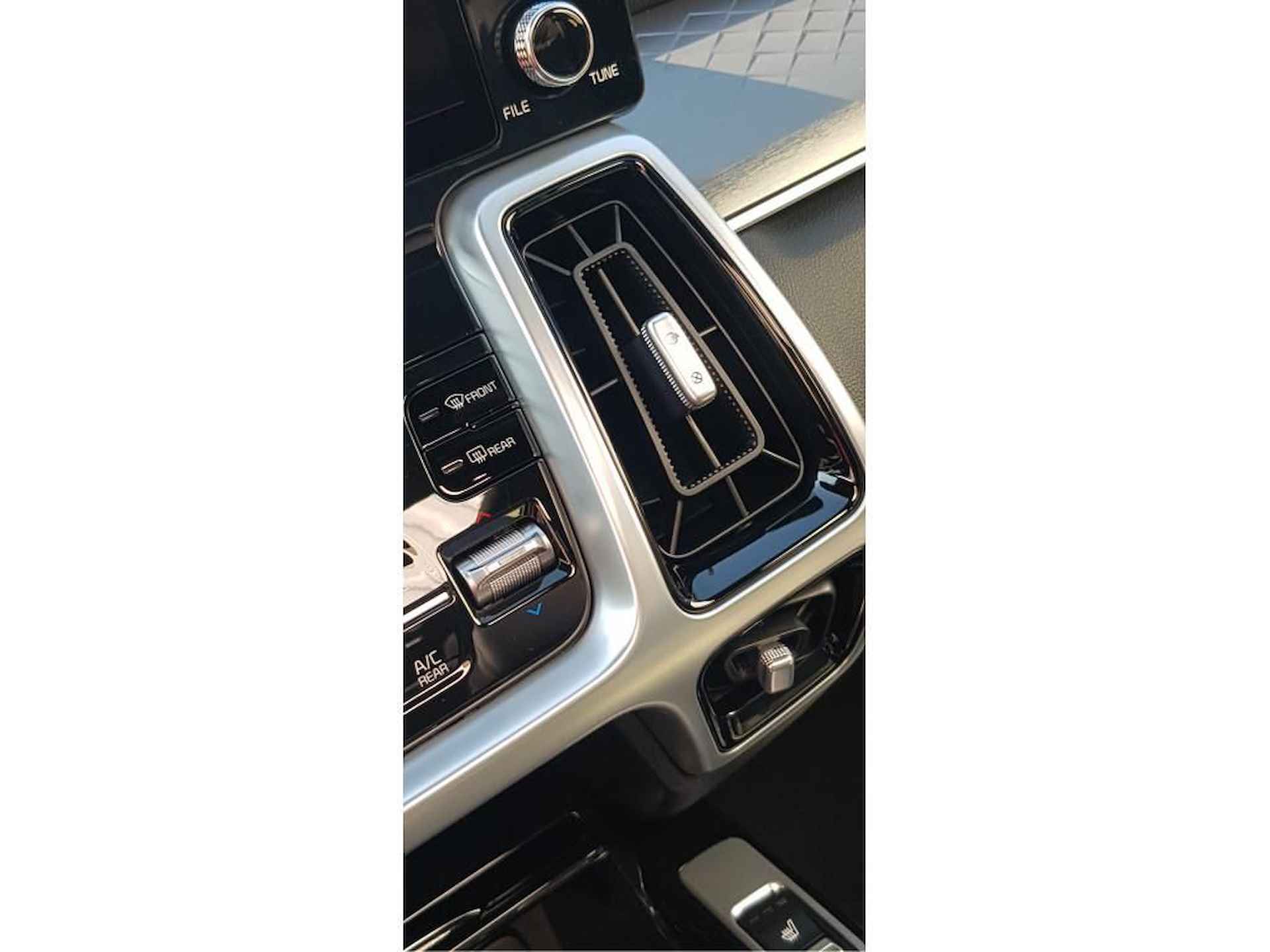 Kia Sorento 1.6 T-GDI Plug-in Hybrid 4WD 265 pk ExecutiveLine ** AWD/ gehalveerde wegenbelasting ** 7 jaar fabrieksgarantie tot 150.000 KM NU TE BESTELLEN - 35/37