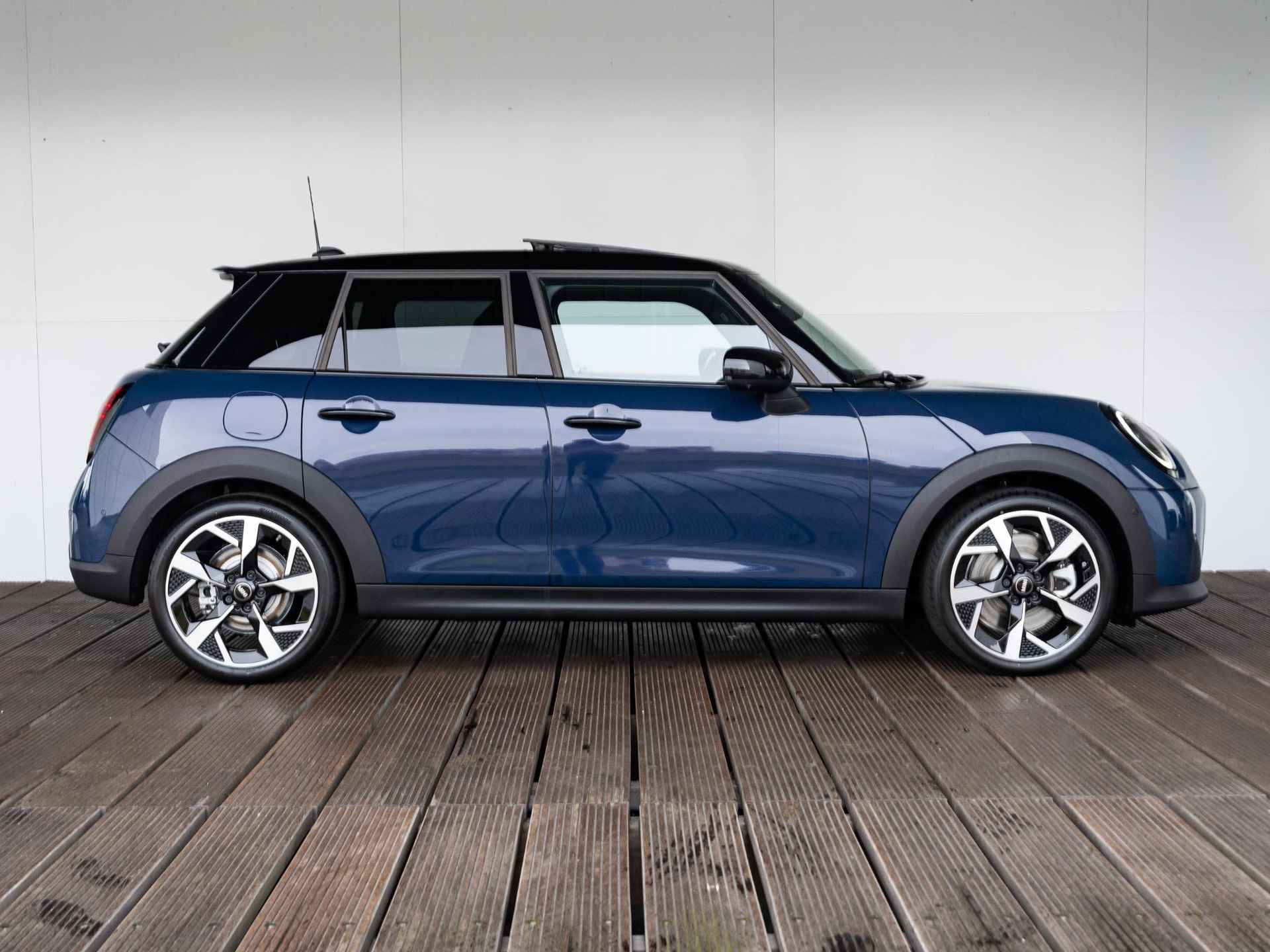 MINI 5-deurs Cooper S Favoured Trim + Package XL | Maximaal MINI - 4/35