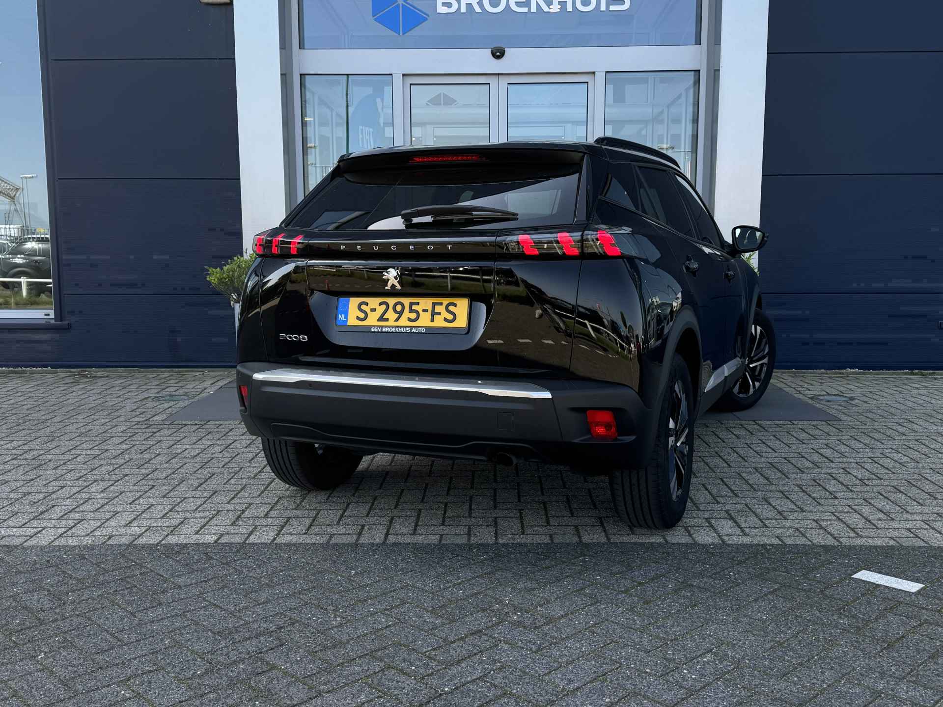 Peugeot 2008 1.2 100PK Allure | PDC achter | Climate Control | Cruise Control | Carplay - 9/29