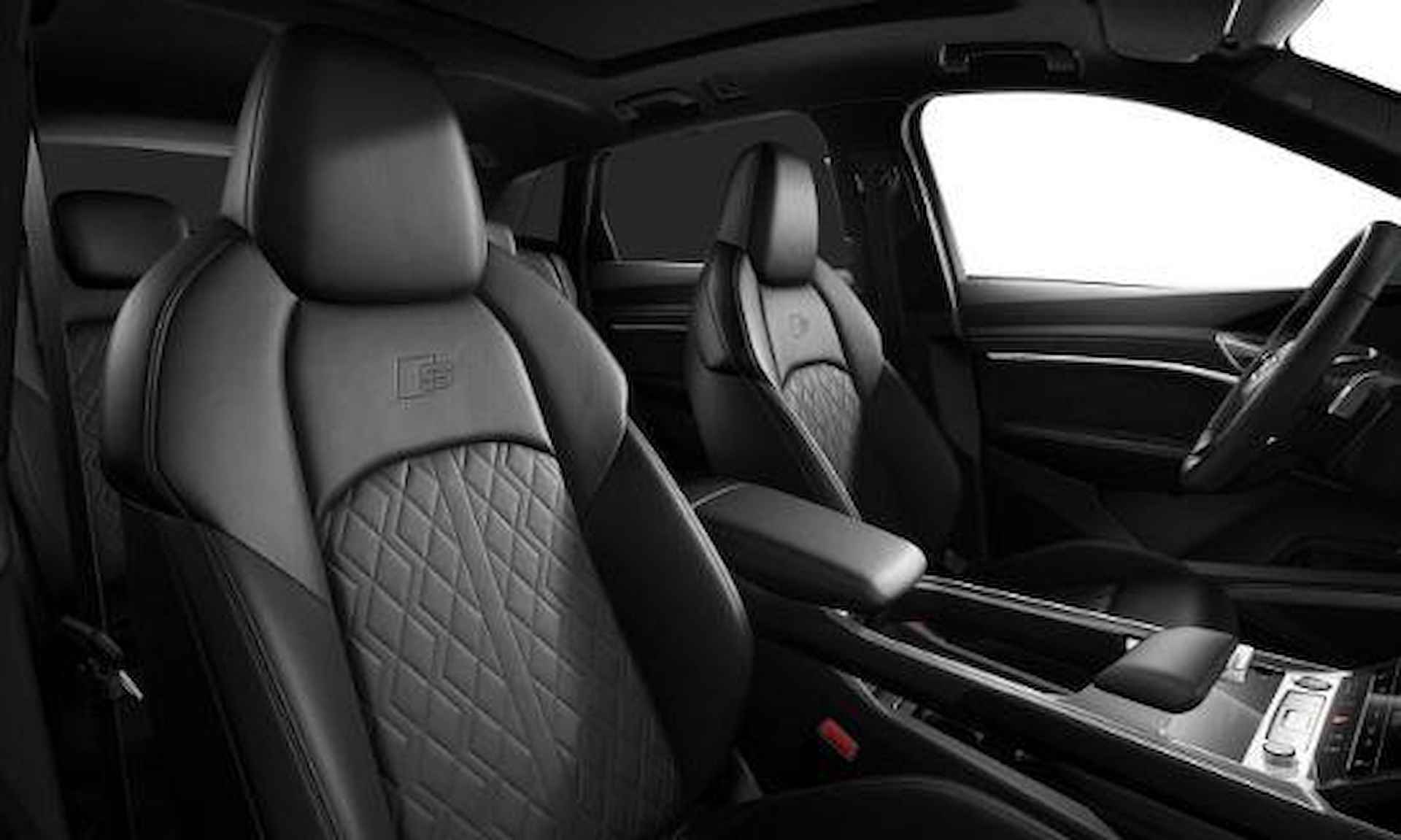 Audi Q8 e-tron 50 quattro S Edition 95 kWh 340 PK | Automaat | Virtual Cockpit Plus | Navigatie | 21 inch | Digital Matrix LED Koplampen | Panorama dak | AC-boordlader 22 kW | Bang & Olufsen Premium Sound | Sportstoelen voorin | Assistentiepakket Plus | Optiekpakket Zwart Plus | Nu € 3.274,- ACTIEKORTING! | - 2/4
