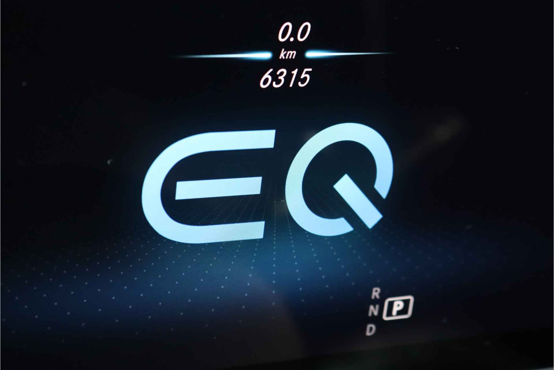Mercedes-Benz EQC 400 4-MATIC AMG Line 80 kWh, ex BTW 53.500,- netto, Schuifdak, Head-up Display, Surround Camera, Elek. Trekhaak, Dodehoekassistent, Advanced Sound System, Stoelverwarming, Sfeerverlichting, Etc. - 33/51