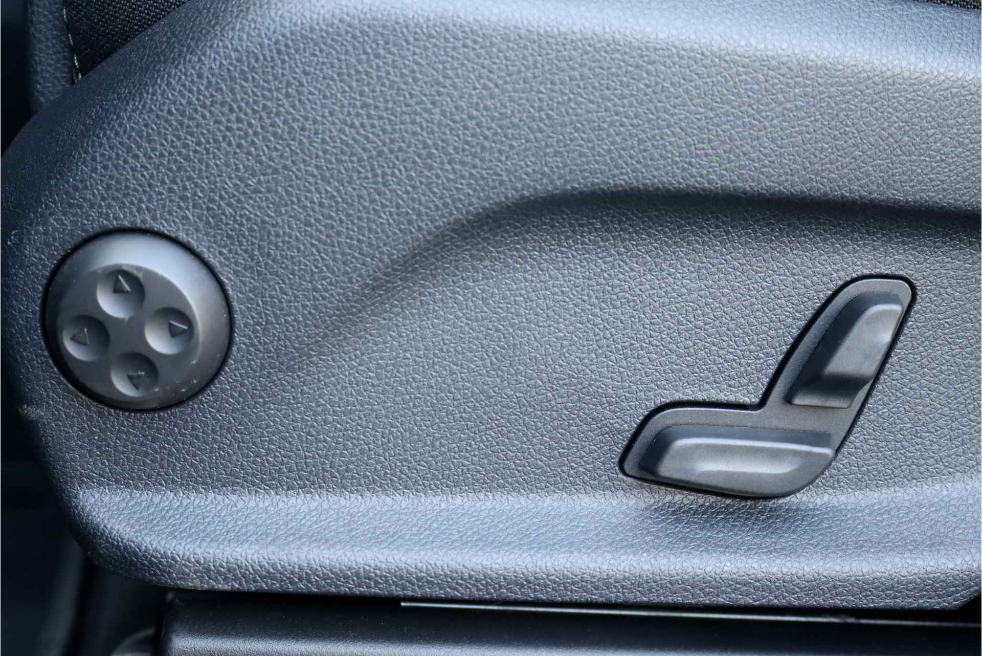 Mercedes-Benz EQC 400 4-MATIC AMG Line 80 kWh, ex BTW 53.500,- netto, Schuifdak, Head-up Display, Surround Camera, Elek. Trekhaak, Dodehoekassistent, Advanced Sound System, Stoelverwarming, Sfeerverlichting, Etc. - 36/51