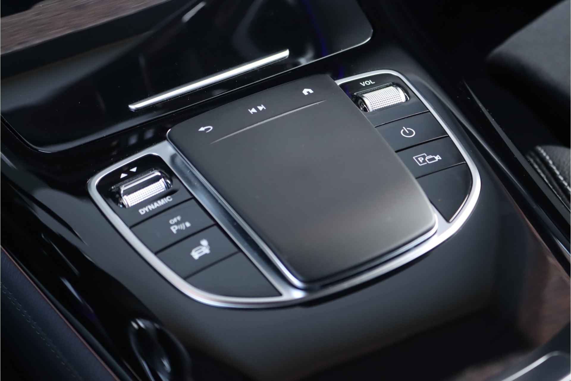Mercedes-Benz EQC 400 4-MATIC AMG Line 80 kWh, ex BTW 53.500,- netto, Schuifdak, Head-up Display, Surround Camera, Elek. Trekhaak, Dodehoekassistent, Advanced Sound System, Stoelverwarming, Sfeerverlichting, Etc. - 40/51