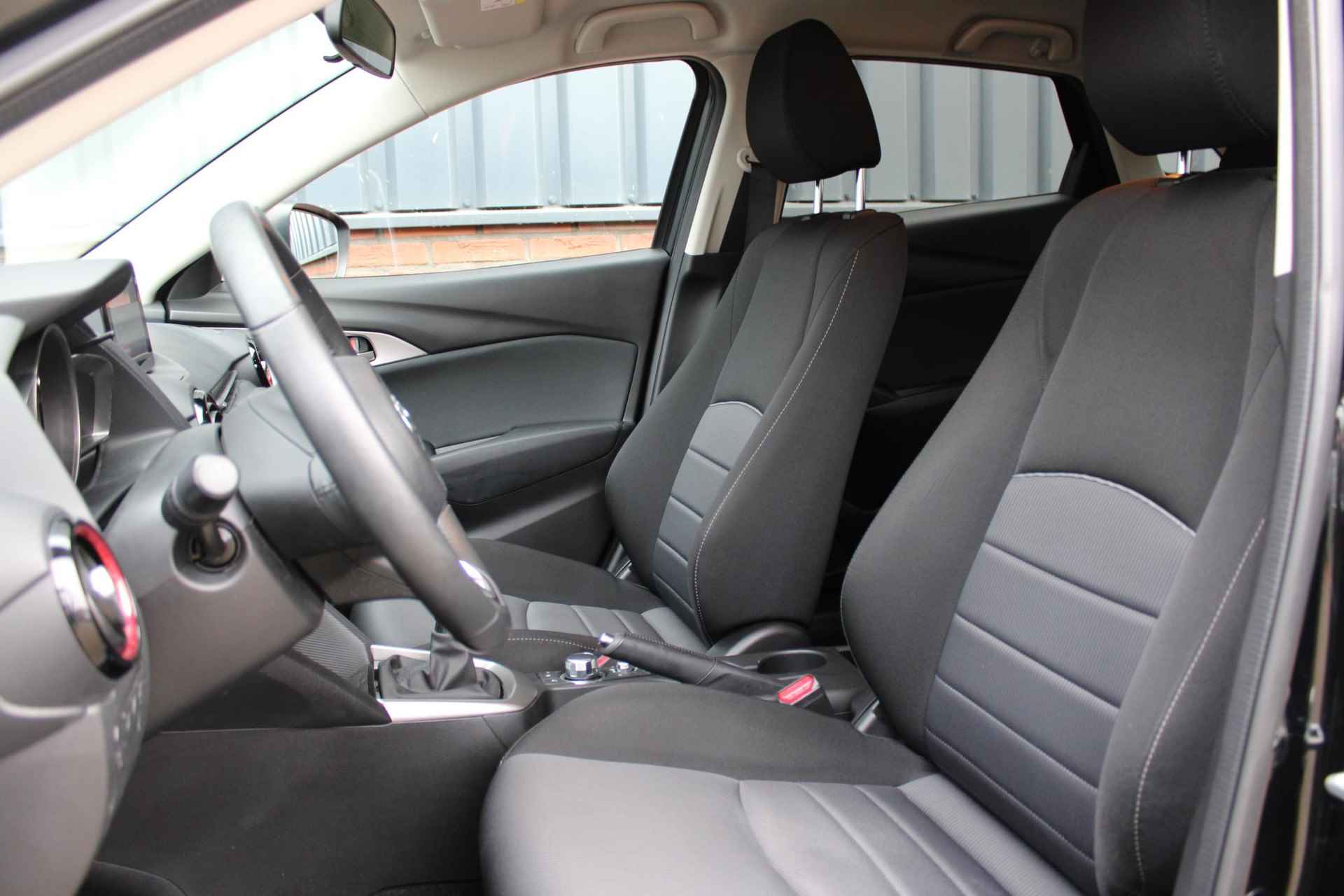 Mazda CX-3 2.0 SkyActiv-G 120 Dynamic Navigatie * Parkeersensoren * Licht metalen velgen * stoelverwarming * automatische airconditionering. - 12/27