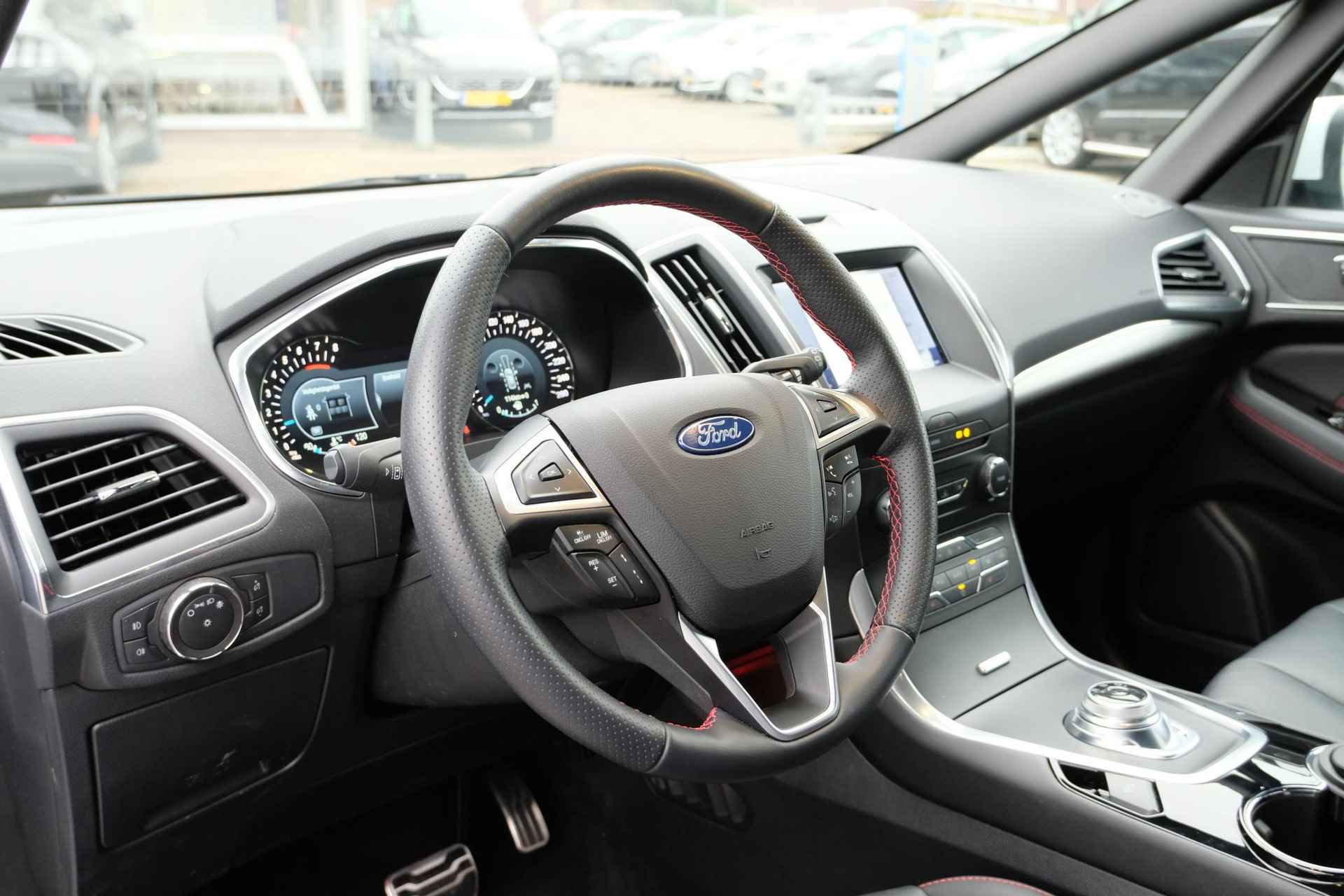 Ford S-Max 2.5 Hybrid ST-Line 190pk | Adaptieve Cruise | 2023 | Full LED | Afneembare Trekhaak 1.750kg Trekgewicht | Verlengde fabrieksgarantie tot 02-2027 - 10/40