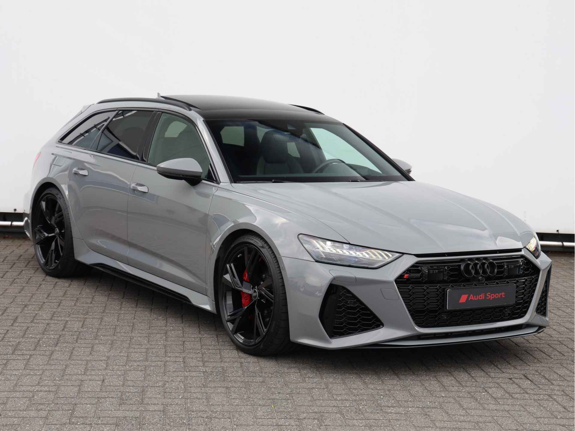 Audi RS6 Avant 4.0 TFSI 600 PK quattro | Keramisch | 305 km/u | RS Dynamic plus | Vierwielsturing | B&O | Pano | Servo | Trekhaak | 22" | Head-up | Matrix Laser - 3/62