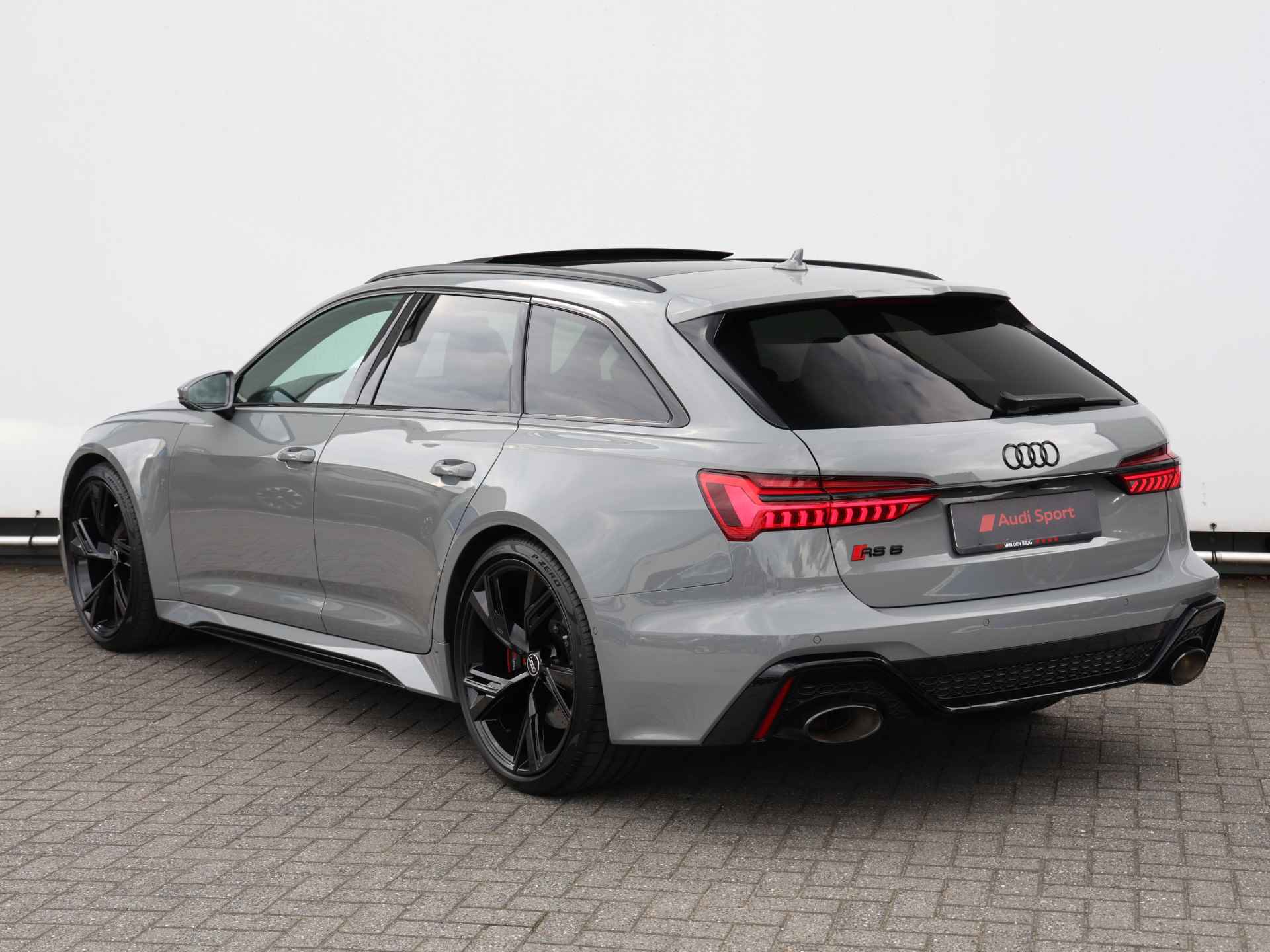 Audi RS6 Avant 4.0 TFSI 600 PK quattro | Keramisch | 305 km/u | RS Dynamic plus | Vierwielsturing | B&O | Pano | Servo | Trekhaak | 22" | Head-up | Matrix Laser - 15/62