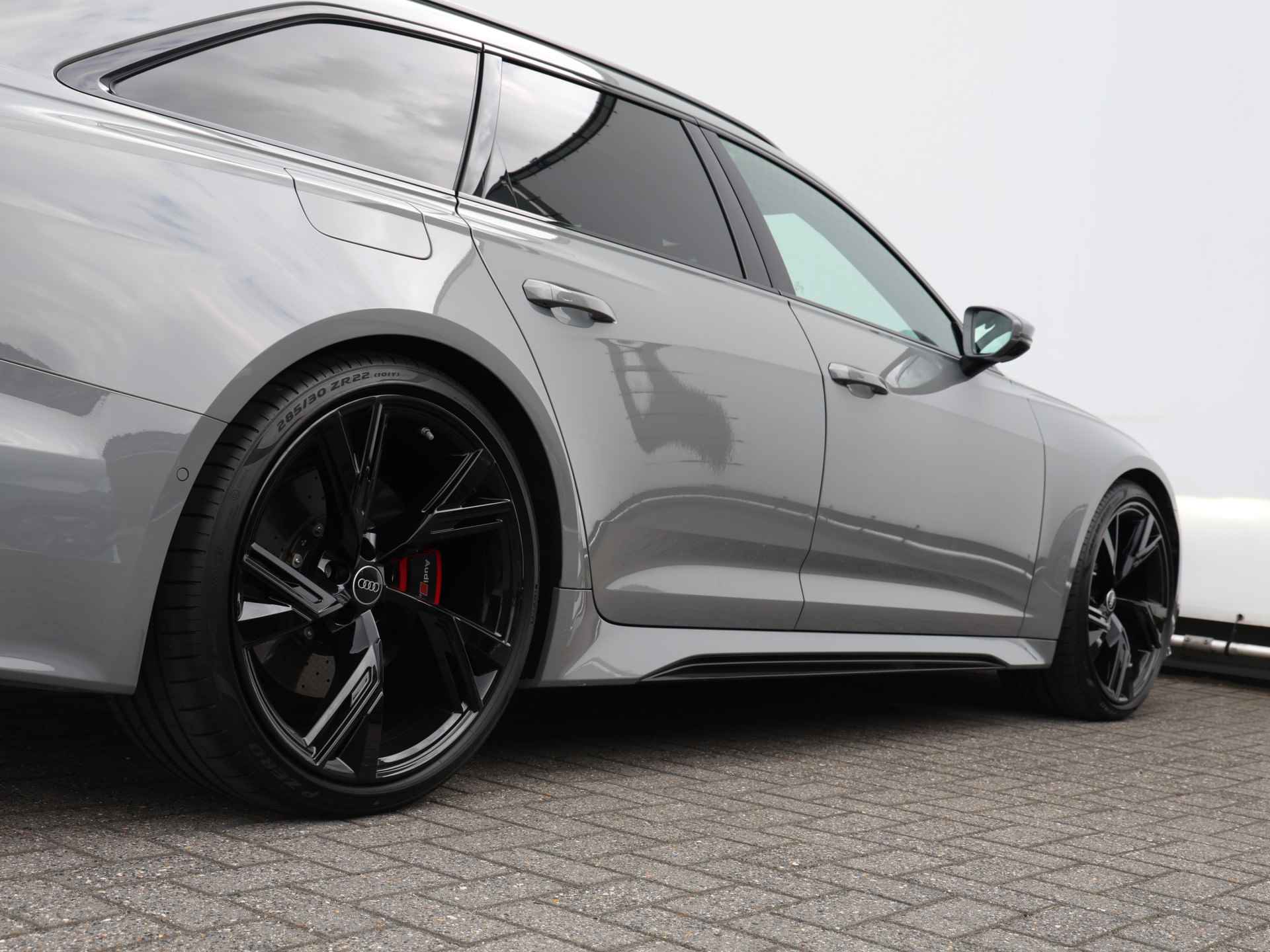 Audi RS6 Avant 4.0 TFSI 600 PK quattro | Keramisch | 305 km/u | RS Dynamic plus | Vierwielsturing | B&O | Pano | Servo | Trekhaak | 22" | Head-up | Matrix Laser - 20/62