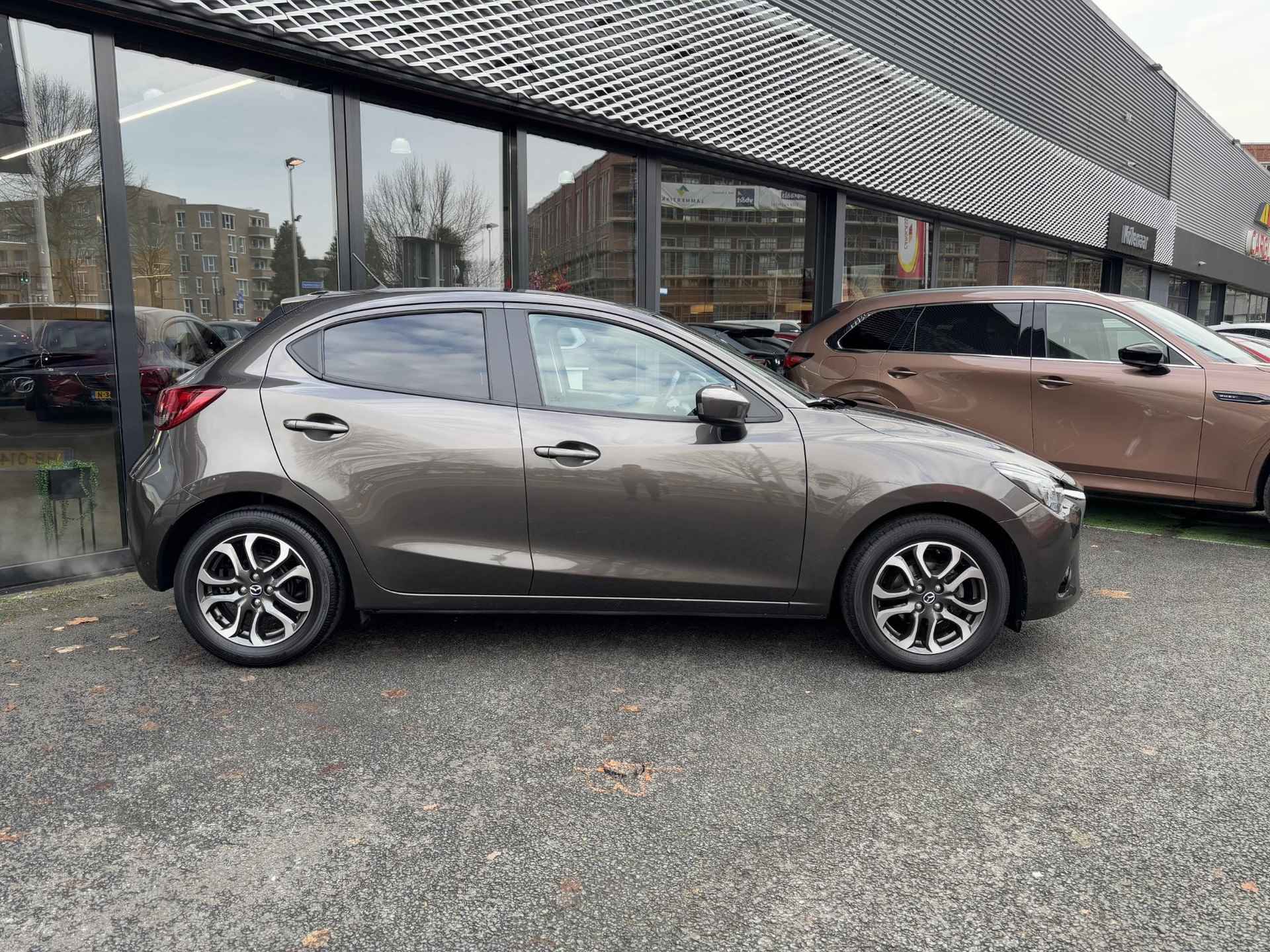 Mazda 2 Automaat 1.5 Sky-G 90 GT-M /1e eigenaar/Dealeronderhouden/18.000KM!/Navi/LED/Airco/PDC achter/16 inch LMV - 2/29