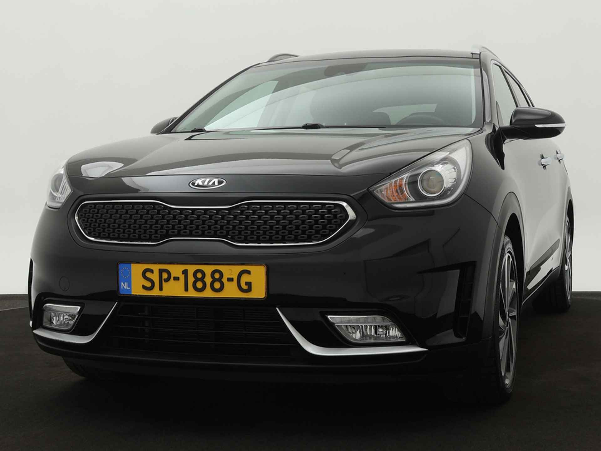 Kia Niro 1.6 GDi Hybrid Design Edition - Navigatie - Open dak - Stoelverwarming - 18" Lichtmetalen velgen - Fabrieksgarantie tot 05-2025 - 2/50