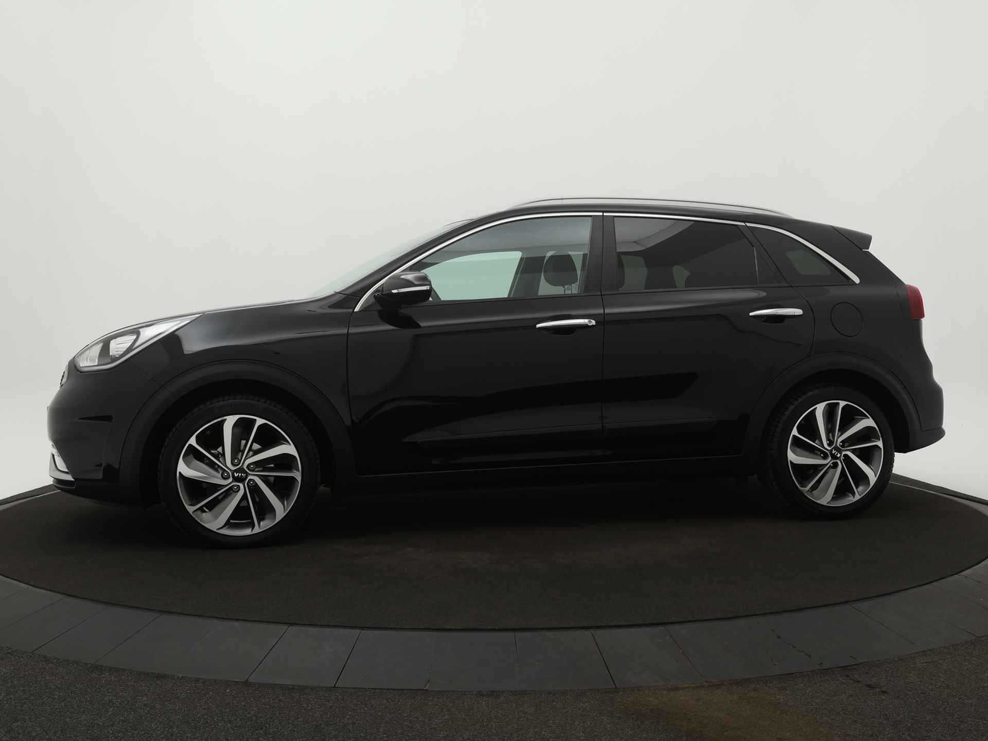 Kia Niro 1.6 GDi Hybrid Design Edition - Navigatie - Open dak - Stoelverwarming - 18" Lichtmetalen velgen - Fabrieksgarantie tot 05-2025 - 3/50