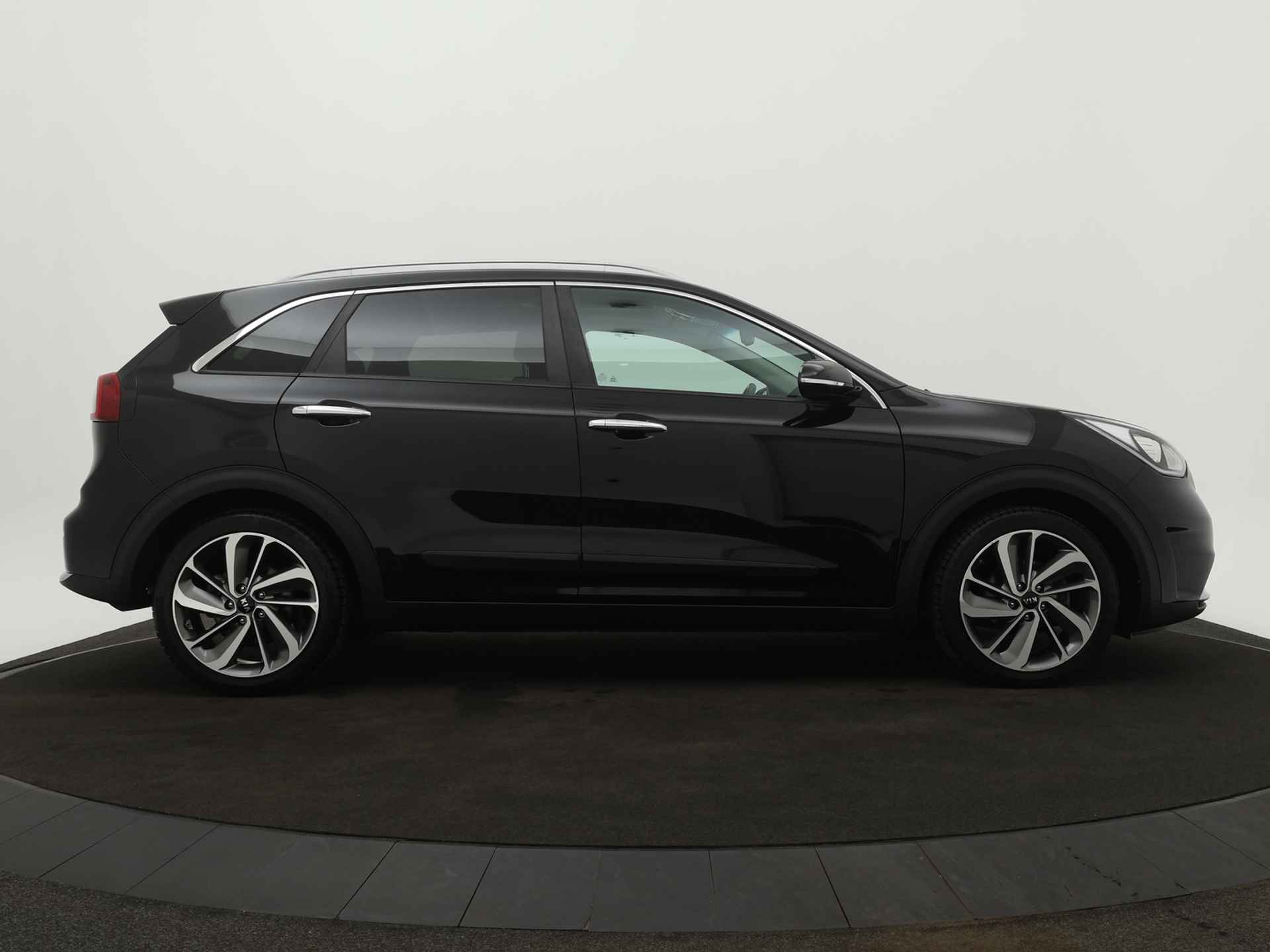 Kia Niro 1.6 GDi Hybrid Design Edition - Navigatie - Open dak - Stoelverwarming - 18" Lichtmetalen velgen - Fabrieksgarantie tot 05-2025 - 9/50