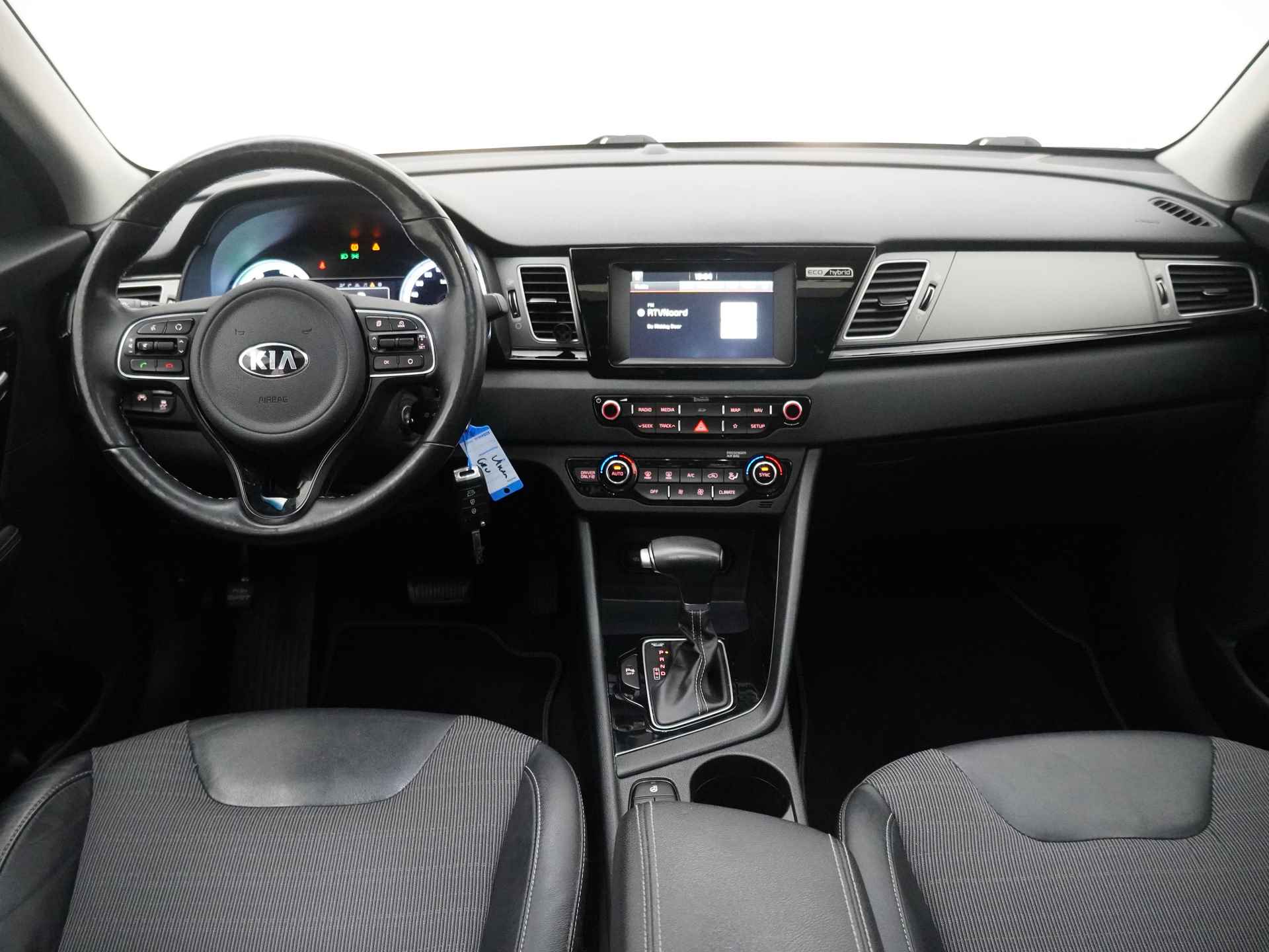 Kia Niro 1.6 GDi Hybrid Design Edition - Navigatie - Open dak - Stoelverwarming - 18" Lichtmetalen velgen - Fabrieksgarantie tot 05-2025 - 35/50