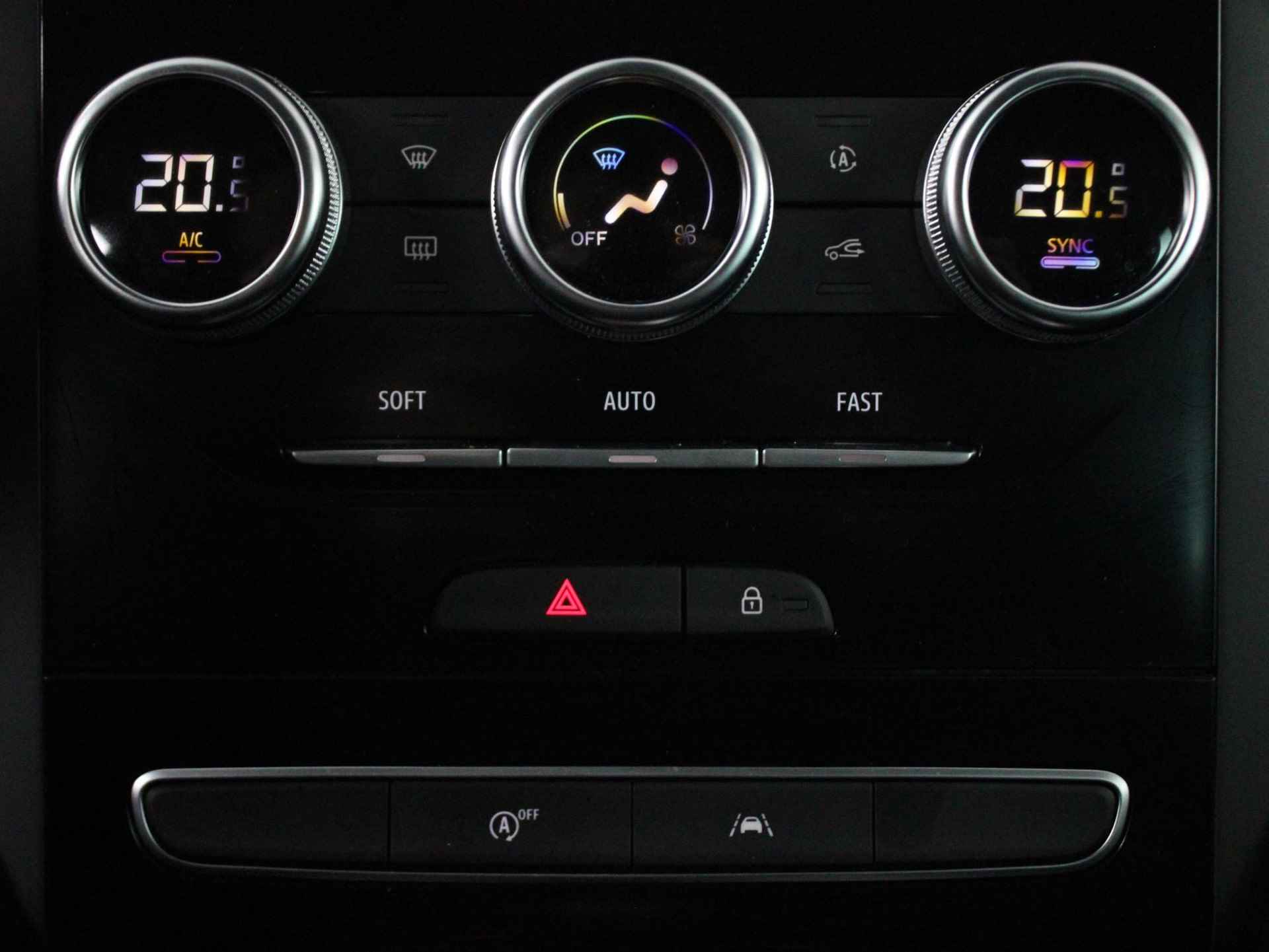 Renault Mégane 1.3 TCe 140 EDC Intens | Navi | Clima | Cruise | Apple Carplay/ Android Auto | PDC V+A | BTW/NL-Auto! - 17/45