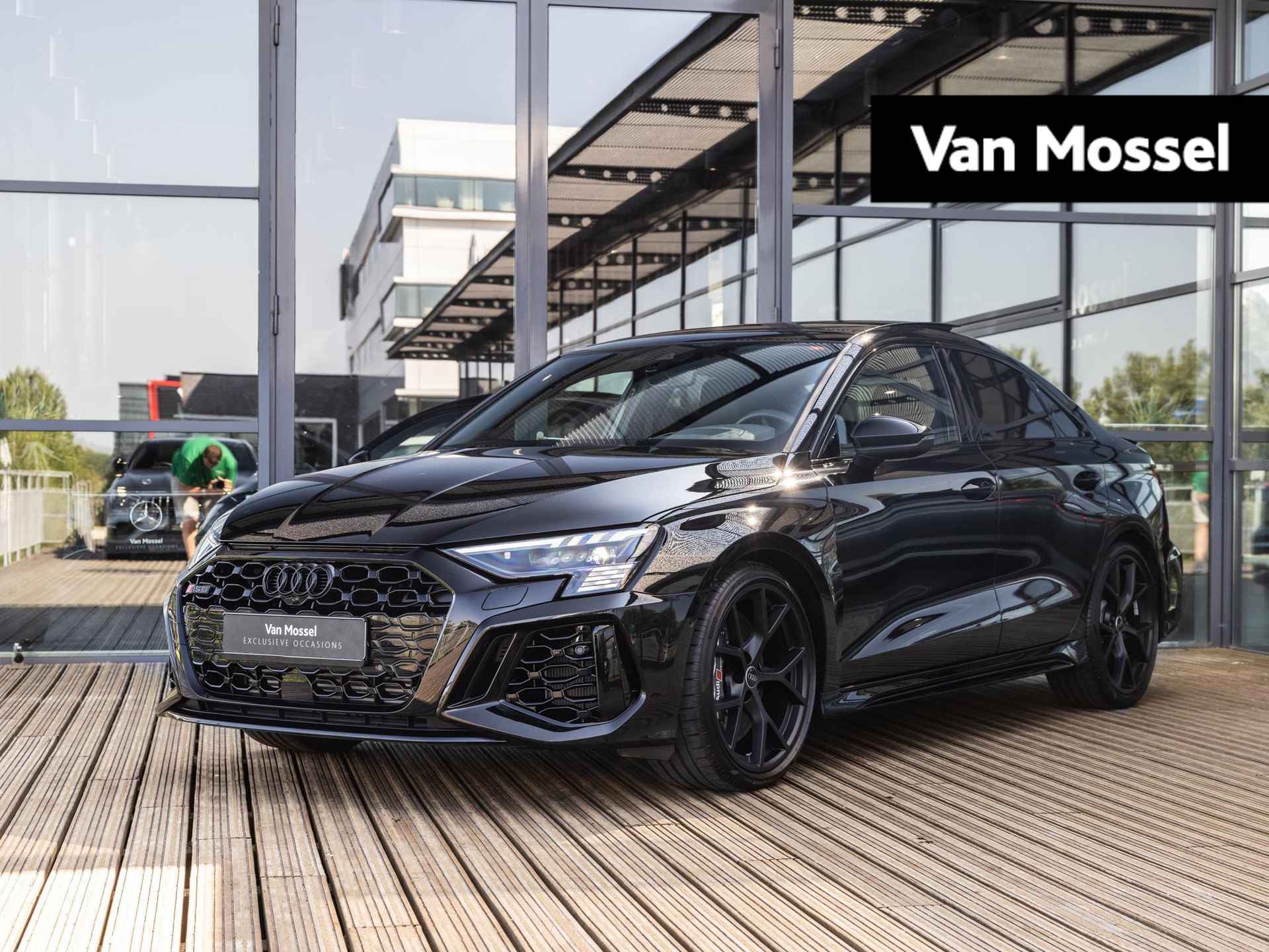 Audi RS3 Limousine 2.5 TFSI 400PK quattro GARANTIE TOT 2027 | RS DYNAMIC | KERAMISCH | HEAD UP DISPLAY | PANORAMA/SCHUIF-KANTELDAK | B&O SOUND | MEMORY | CAMERA | ADAPTIEVE CRUISECONTROL | KEYLESS - 1/54