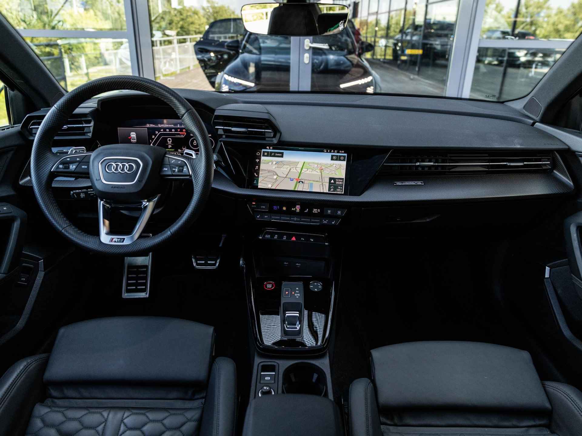 Audi RS3 Limousine 2.5 TFSI 400PK quattro GARANTIE TOT 2027 | RS DYNAMIC | KERAMISCH | HEAD UP DISPLAY | PANORAMA/SCHUIF-KANTELDAK | B&O SOUND | MEMORY | CAMERA | ADAPTIEVE CRUISECONTROL | KEYLESS - 18/54