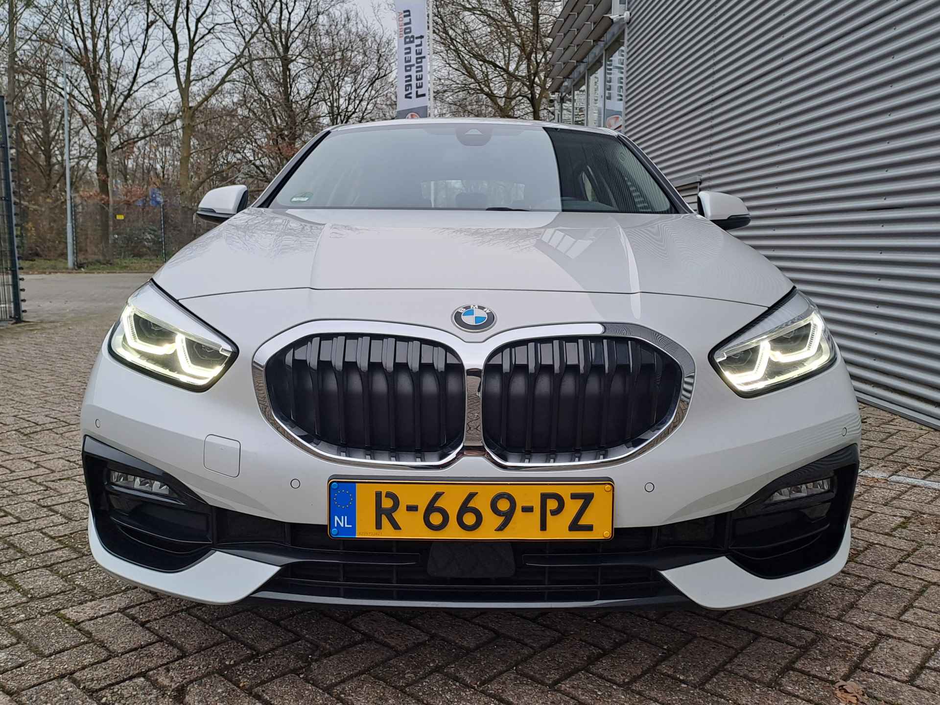 BMW 1-serie 118i Business Edition AUTOMAAT SportLine | Navigatie | Climate | Cruise | Digitaal cockpit | Live Cockpit Pro | Sensoren - 3/43