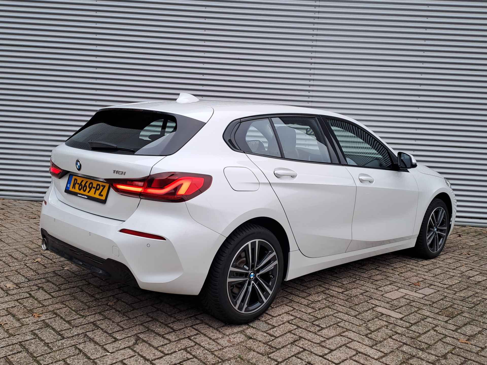 BMW 1-serie 118i Business Edition AUTOMAAT SportLine | Navigatie | Climate | Cruise | Digitaal cockpit | Live Cockpit Pro | Sensoren - 4/43