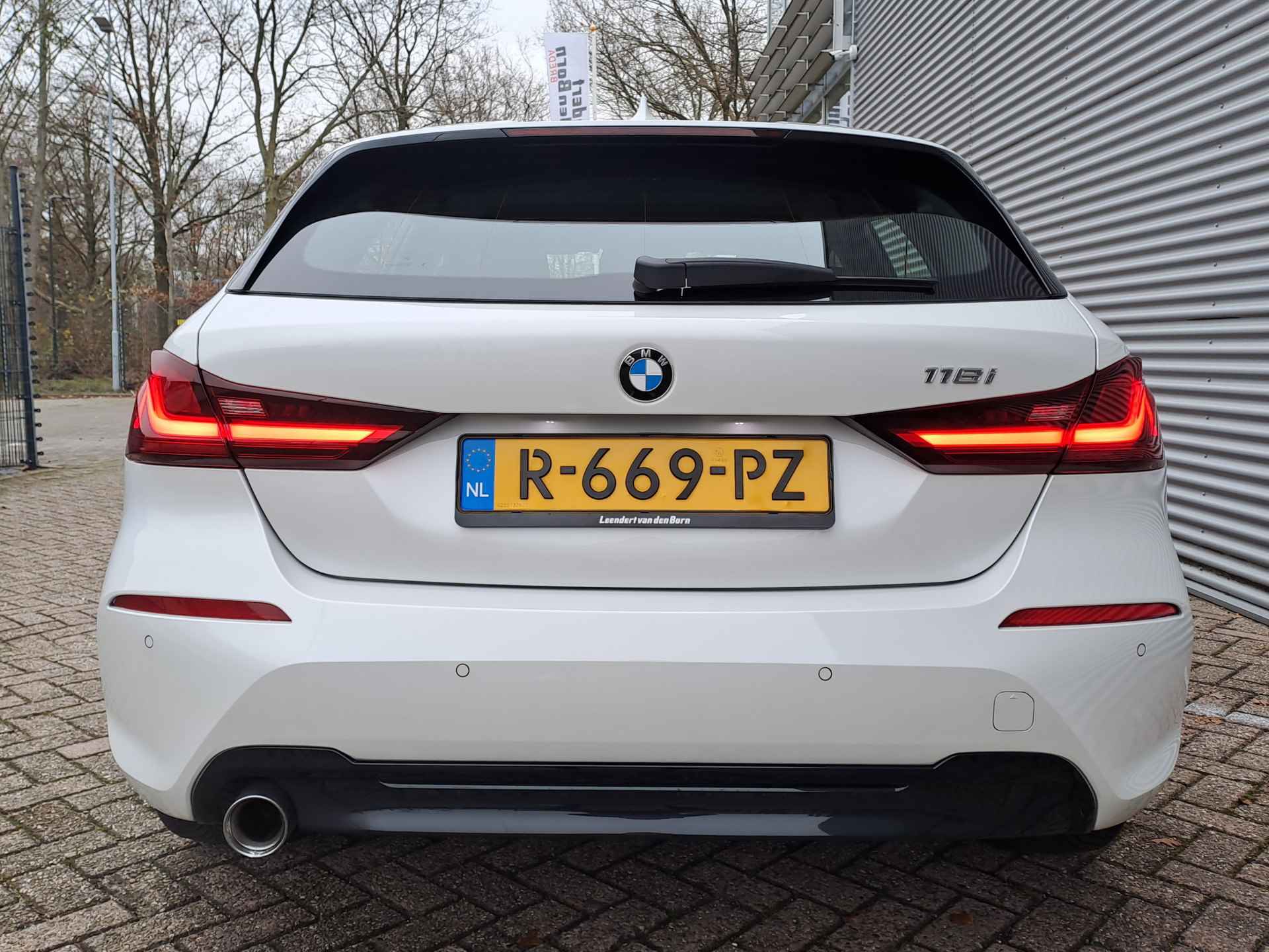 BMW 1-serie 118i Business Edition AUTOMAAT SportLine | Navigatie | Climate | Cruise | Digitaal cockpit | Live Cockpit Pro | Sensoren - 6/43