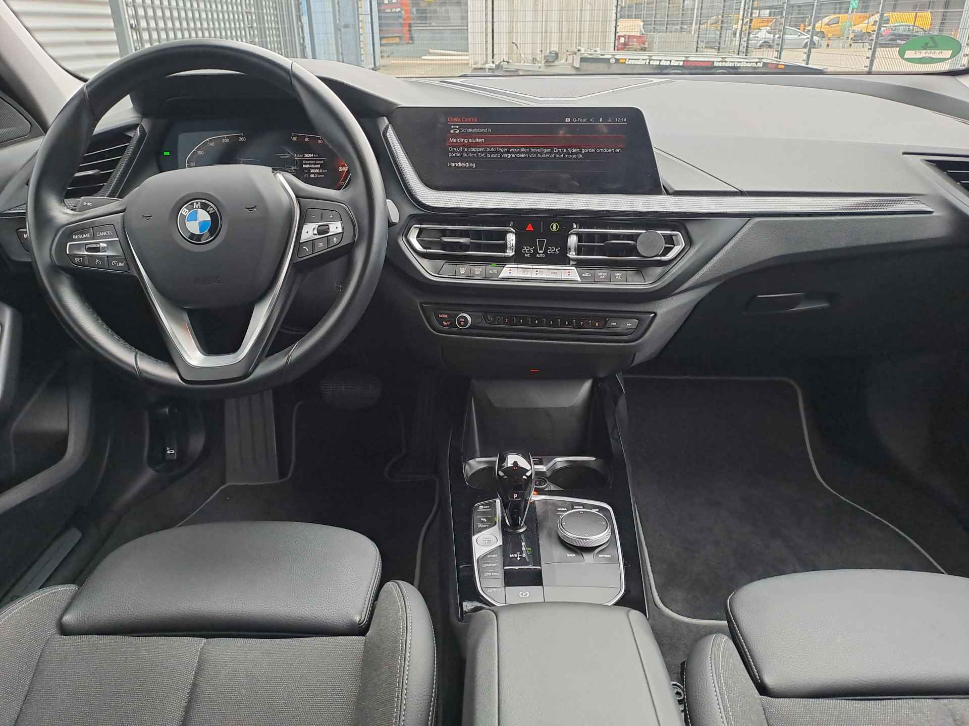 BMW 1-serie 118i Business Edition AUTOMAAT SportLine | Navigatie | Climate | Cruise | Digitaal cockpit | Live Cockpit Pro | Sensoren - 18/43