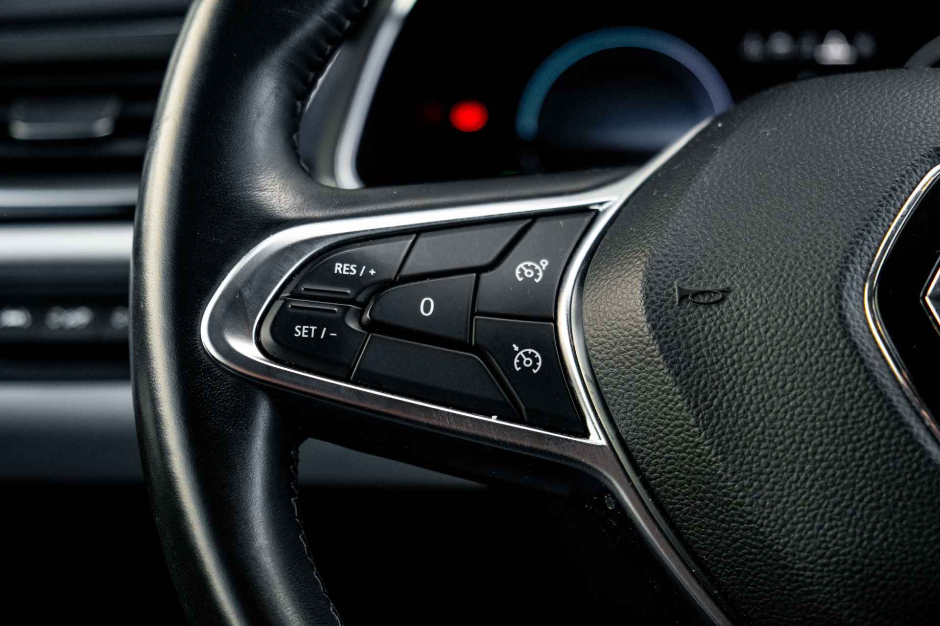 Renault Captur 1.6 E-Tech Plug-in Hybrid 160 PK Edition One | Stoelverwarming voor | Groot scherm | incl. Bovag rijklaarpakket met 12 maanden garantie - 12/65