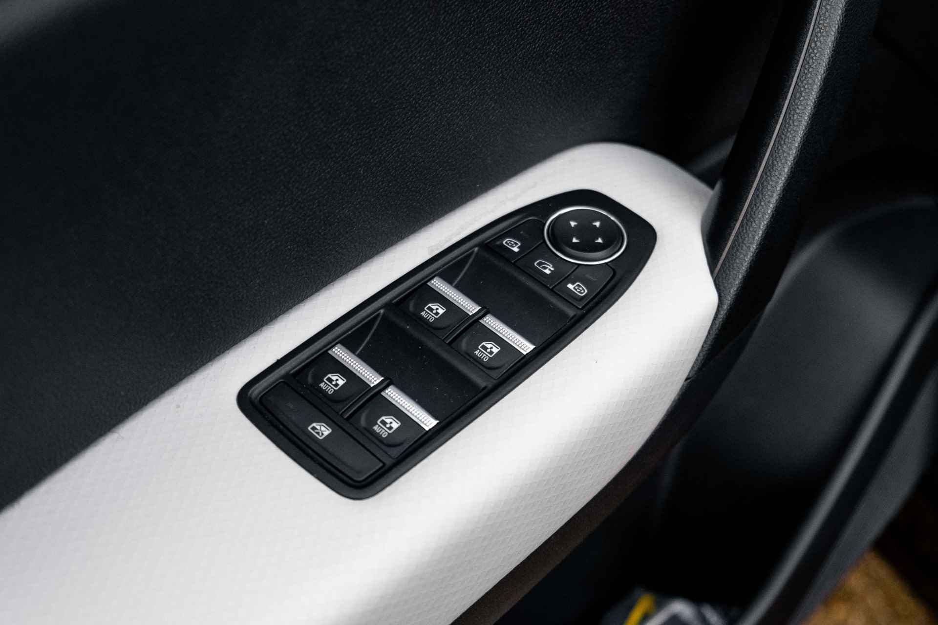 Renault Captur 1.6 E-Tech Plug-in Hybrid 160 PK Edition One | Stoelverwarming voor | Groot scherm | incl. Bovag rijklaarpakket met 12 maanden garantie - 39/65