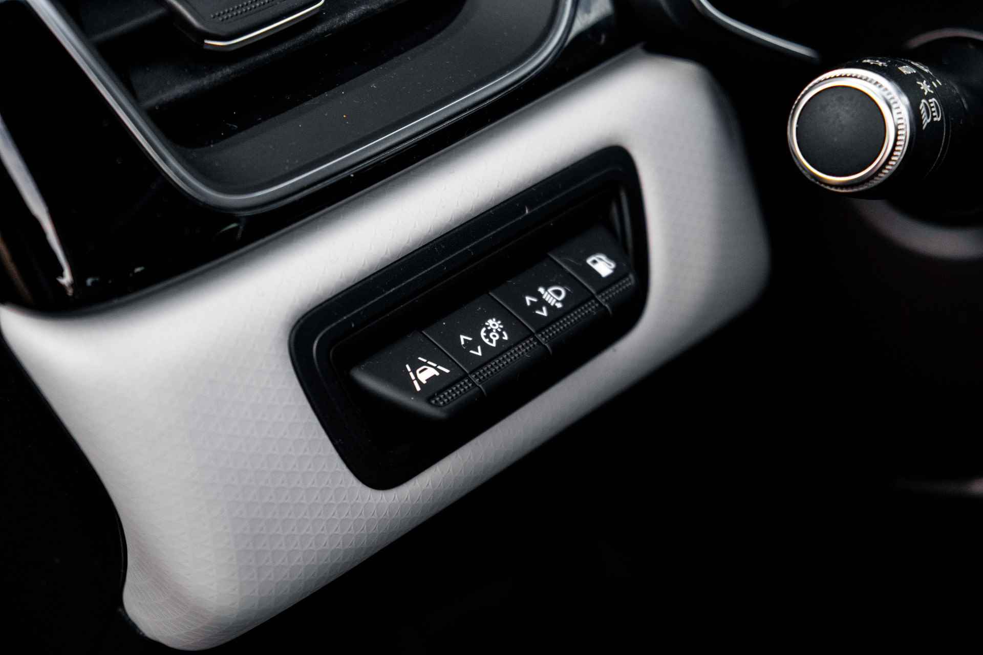 Renault Captur 1.6 E-Tech Plug-in Hybrid 160 PK Edition One | Stoelverwarming voor | Groot scherm | incl. Bovag rijklaarpakket met 12 maanden garantie - 40/65