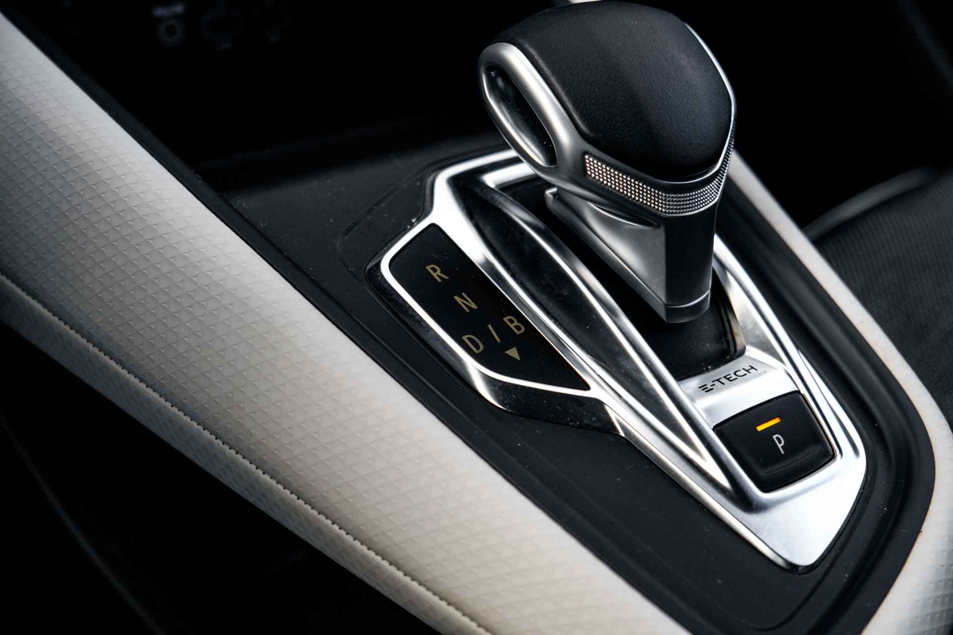 Renault Captur 1.6 E-Tech Plug-in Hybrid 160 PK Edition One | Stoelverwarming voor | Groot scherm | incl. Bovag rijklaarpakket met 12 maanden garantie - 47/65